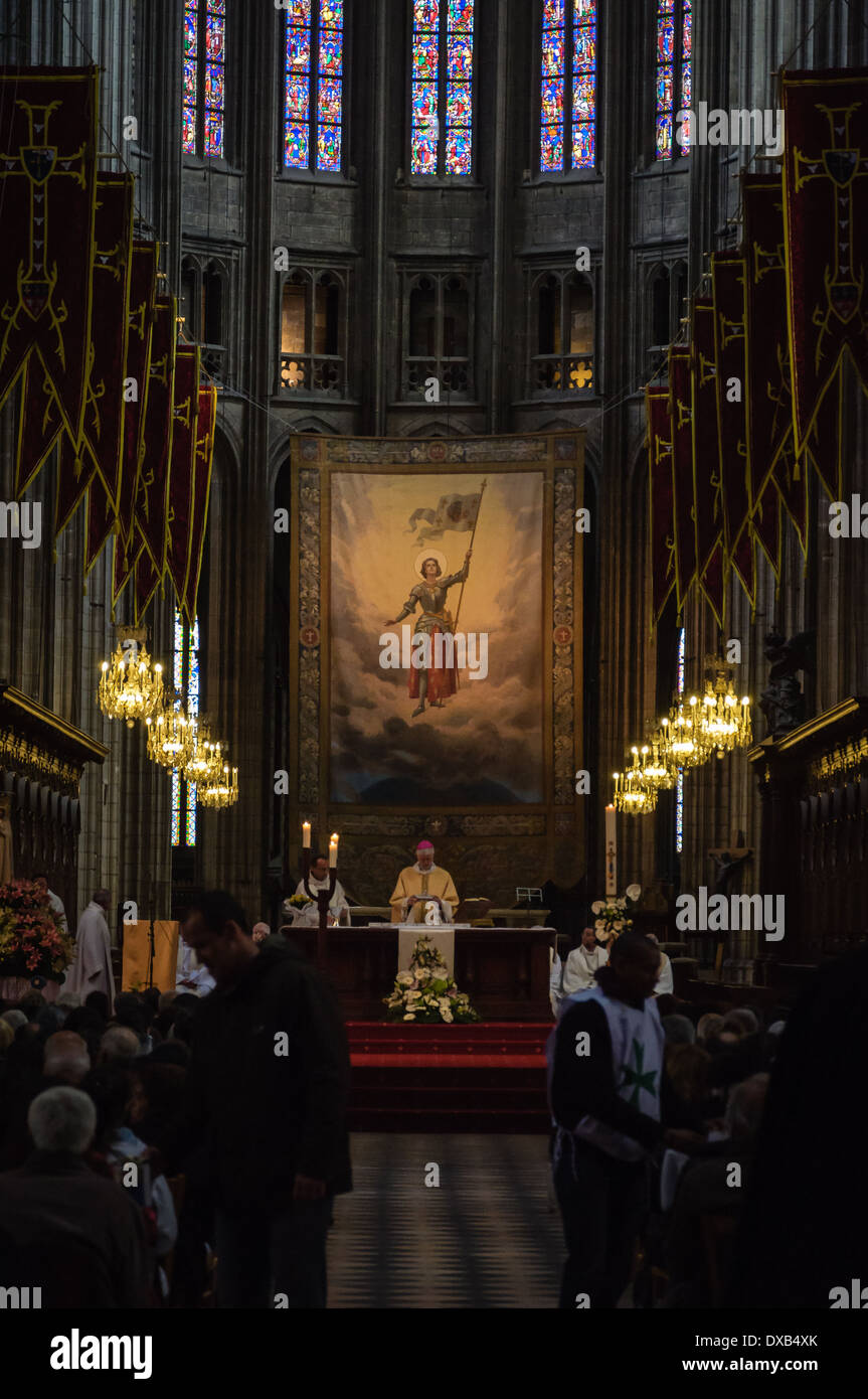 Orleans cattedrale durante la Giovanna d Arco celebrazioni, Francia. Foto Stock