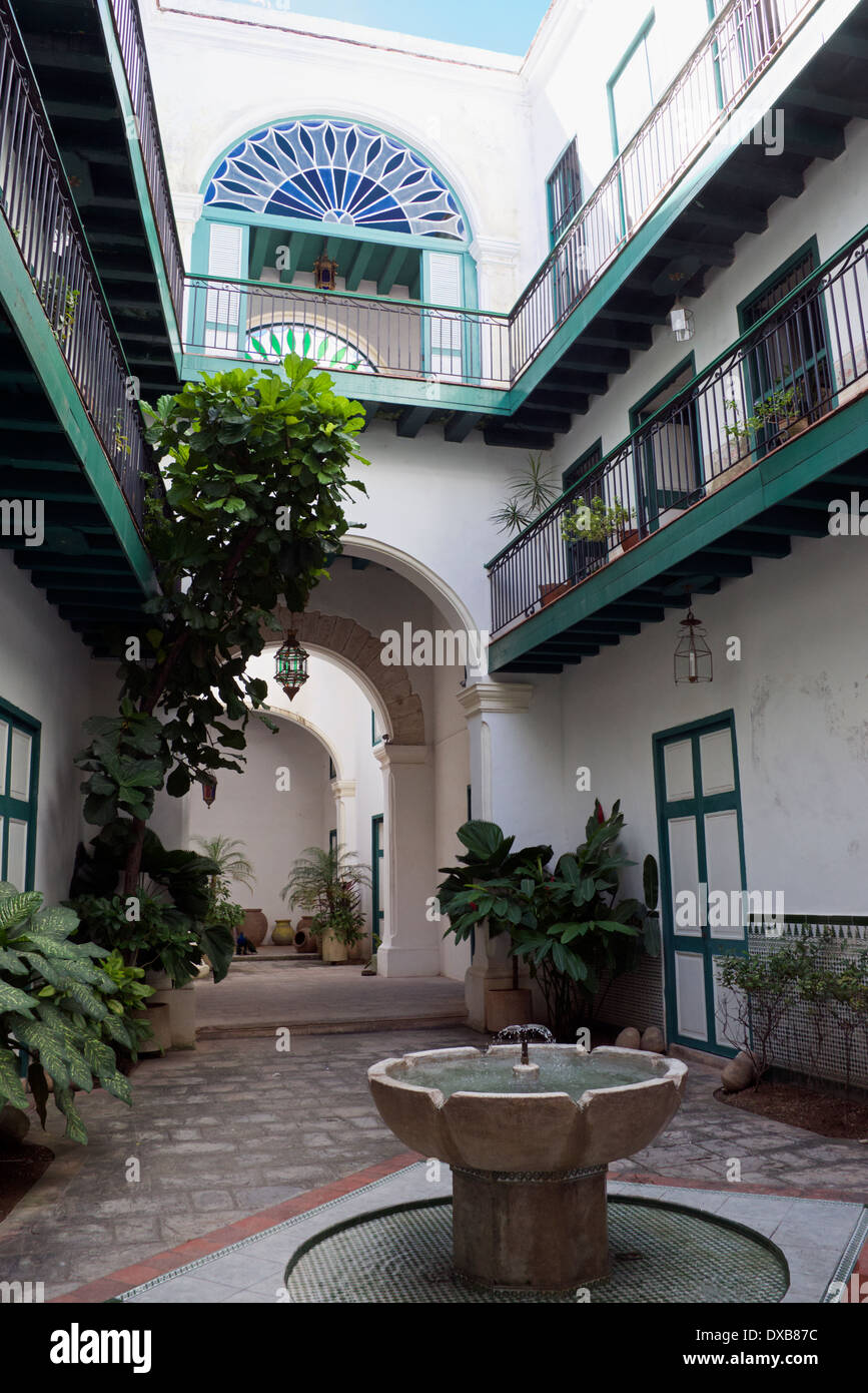 Cortile Casa de los Arabes Vecchia Havana Cuba Foto Stock