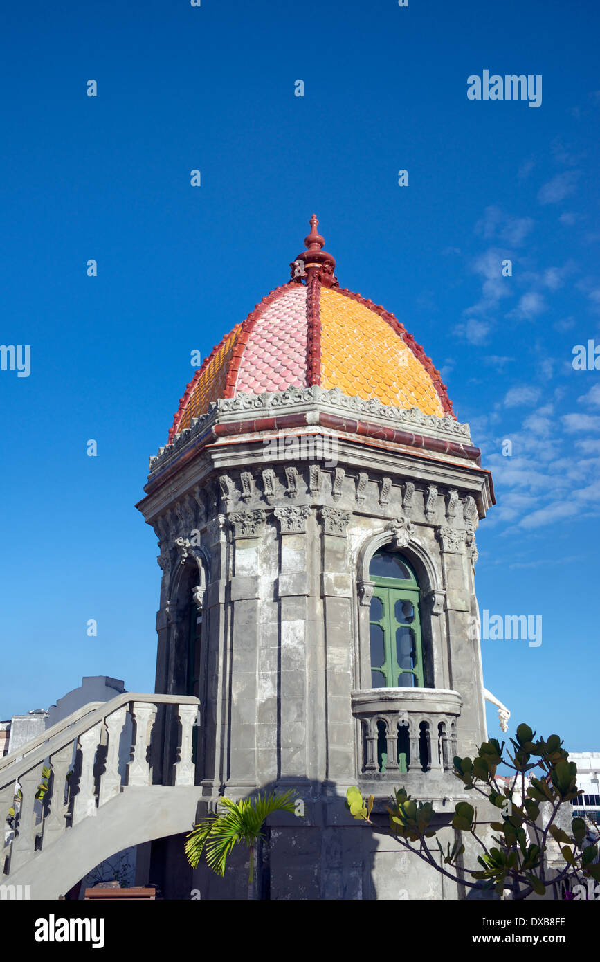 Cupola terrazza sul tetto Raquel Hotel antico centro storico Havana Cuba Foto Stock