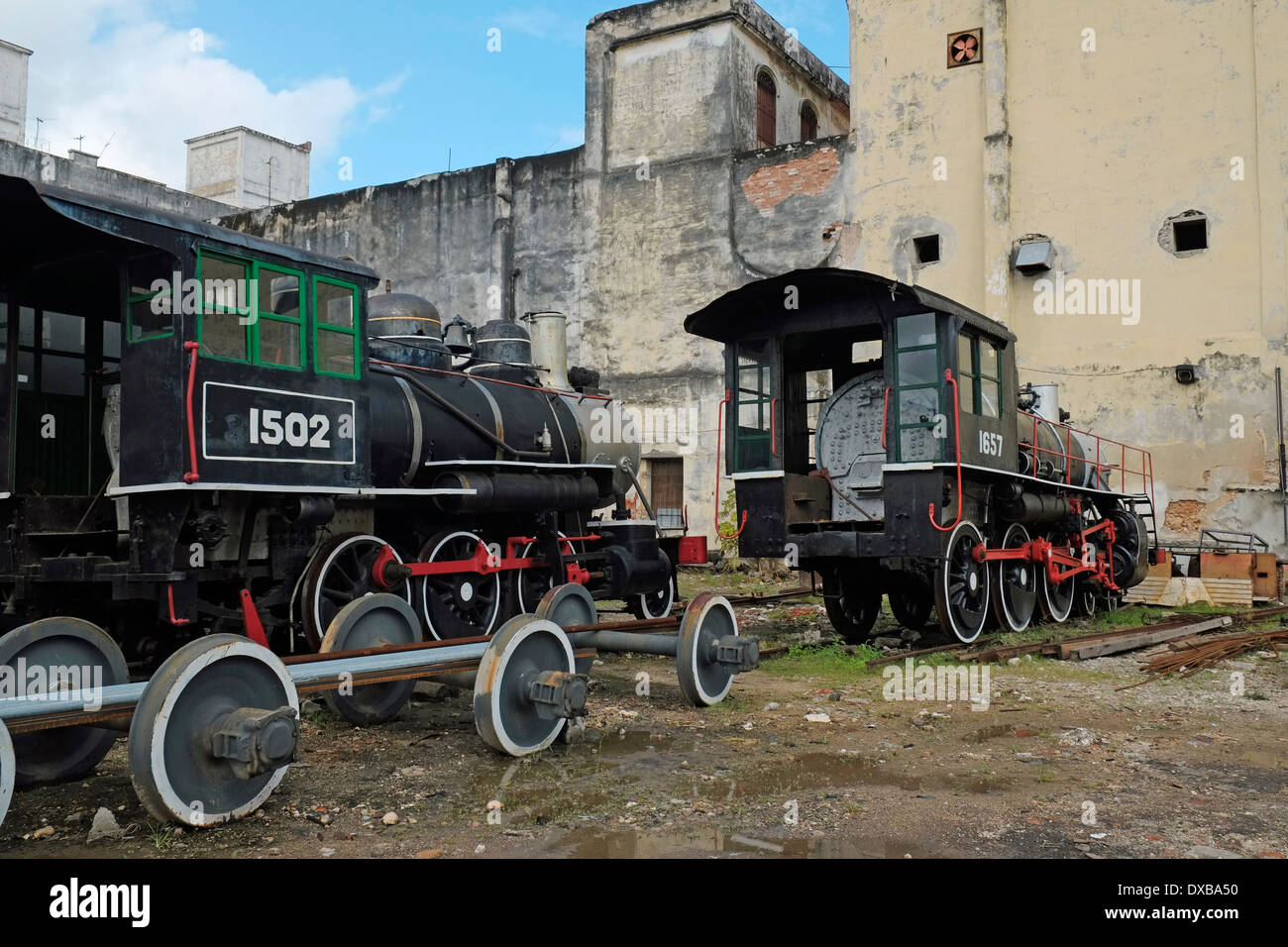 Una locomotiva a vapore del progetto di restauro per la parte posteriore del Capitolio edificio nel centro di Avana, Cuba. Foto Stock