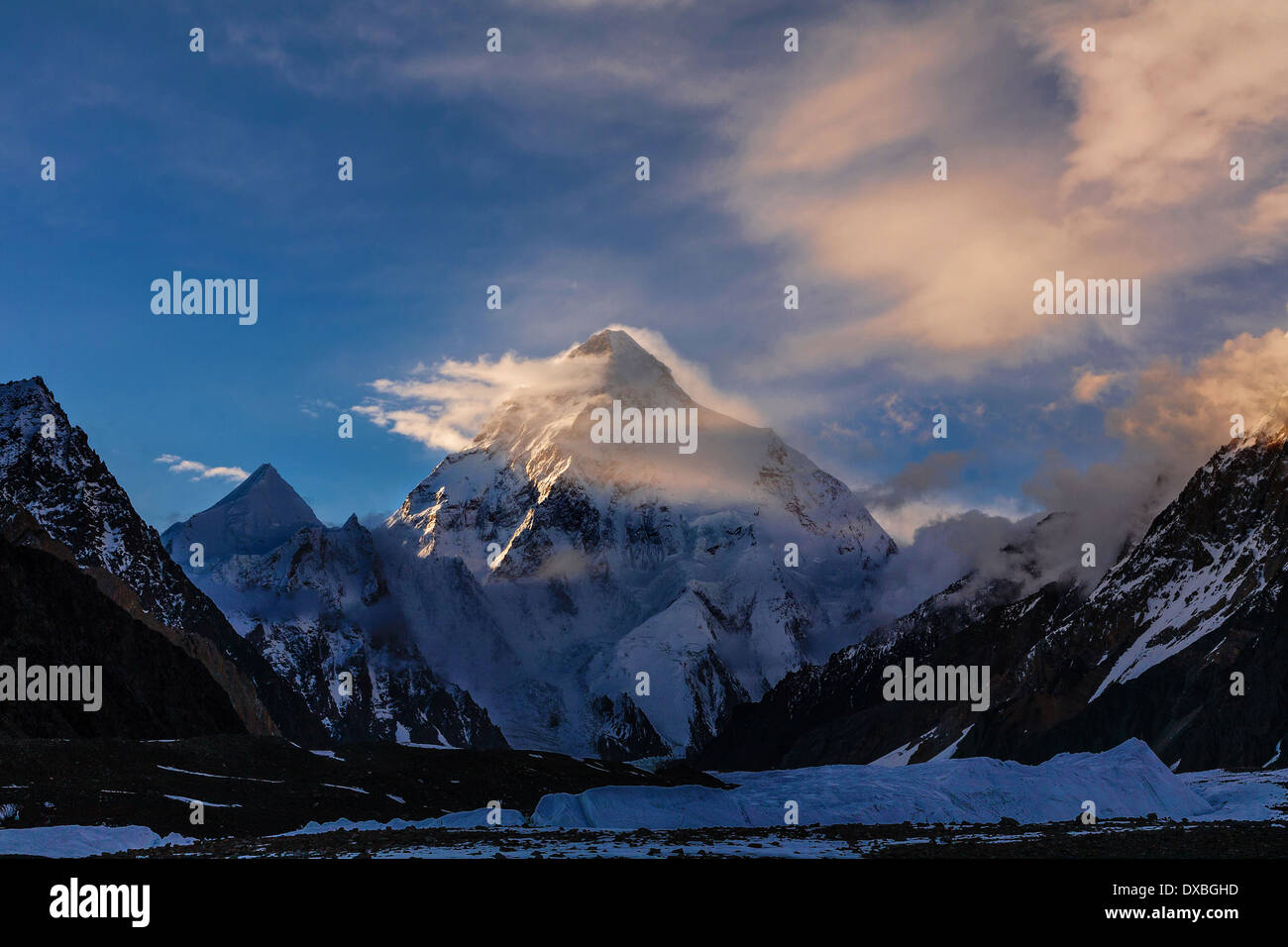 K2 mountain range immagini e fotografie stock ad alta risoluzione - Alamy