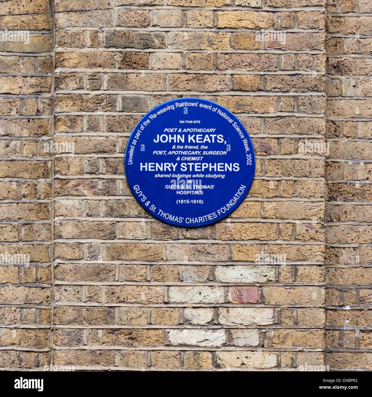 Targa blu sulla casa dove John Keats e Henry Stephens vissuto mentre studiava al ragazzo e St Thomas' ospedali - London, SE1 Foto Stock