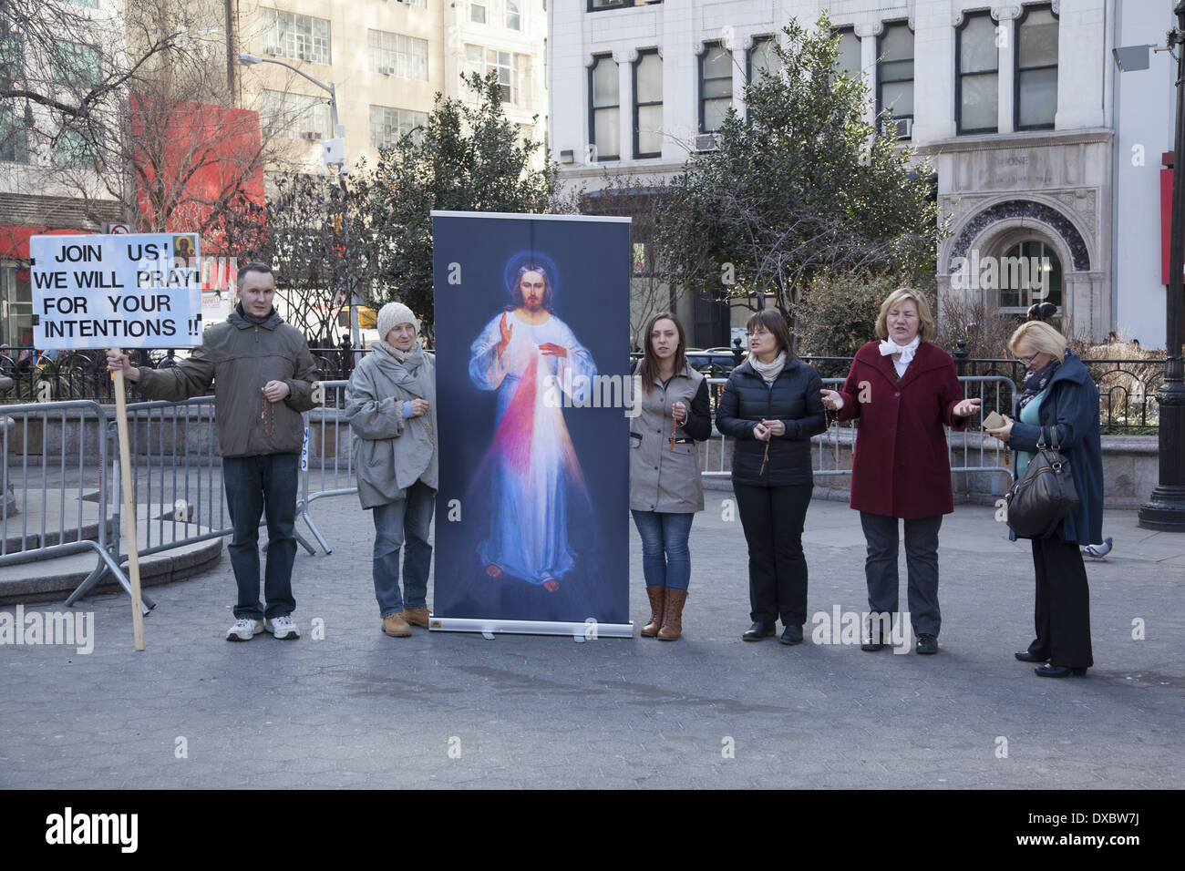 Gruppo cristiano offre preghiere sul vostro conto presso la Union Square, Manhattan NYC. Foto Stock