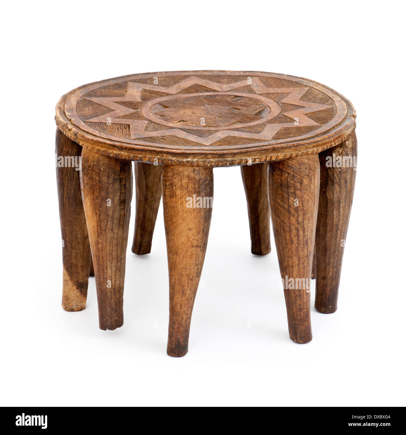 Vintage 10 zampe Nupe arte tribale sgabello (Nigerian), scolpita da un blocco solido di legno e geometriche del modello superiore Foto Stock