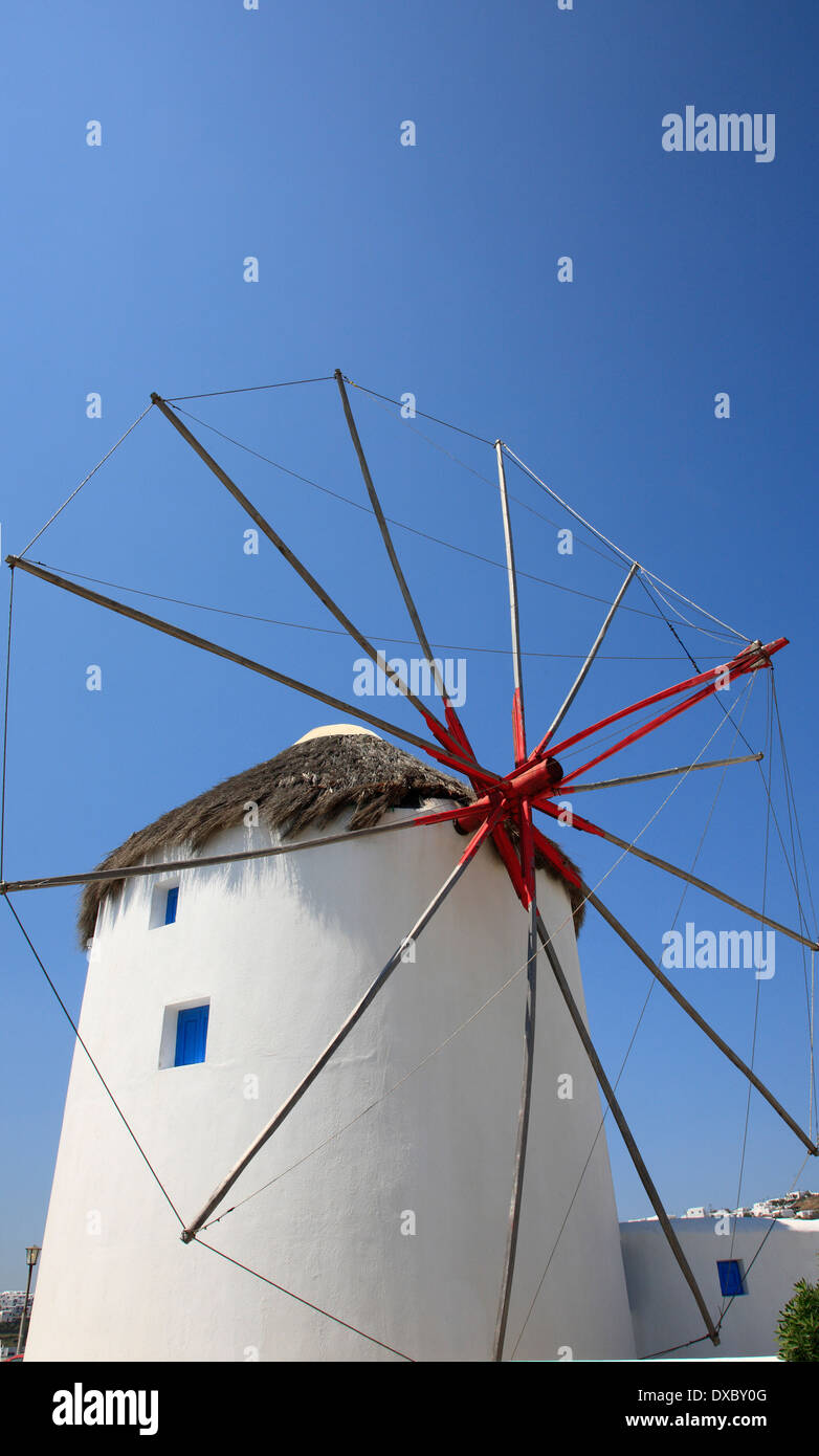 Il mulino a vento di cicladi grecia isola di Mykonos Grecia UE Unione europea EUROPA Foto Stock