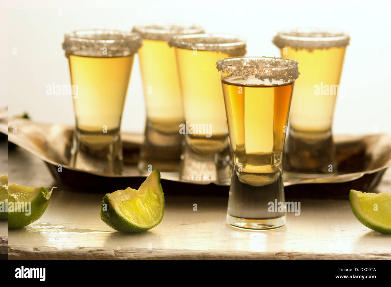 Gruppo di ripasso tequila riprese con lime e sale Foto Stock