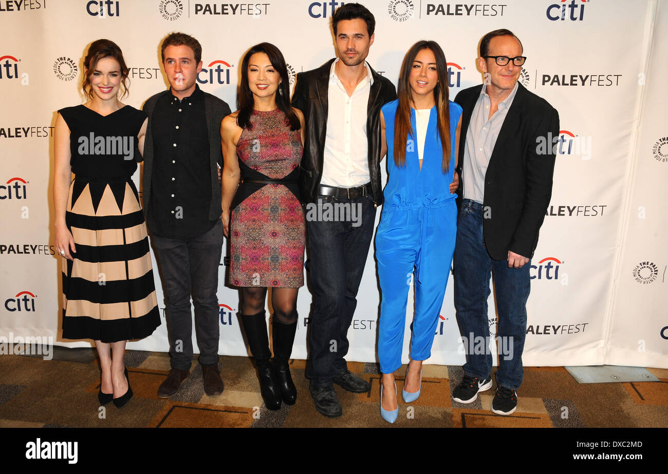 Los Angeles, California, USA. 23 Mar, 2014. Chloe Bennett, Elizabeth Henstridge, Ming-Na Wen, Iain De Caestecker, Clark Gregg, Brett Dalton frequentando il Paley Centre for Media 31 PaleyFest annuale presenta: ''Meraviglia gli agenti di S.H.I.E.L.D." tenutosi presso il Teatro Dolby in Hollywood, la California il 23 marzo 2014. 2014 Credit: D. lunga/Globe foto/ZUMAPRESS.com/Alamy Live News Foto Stock