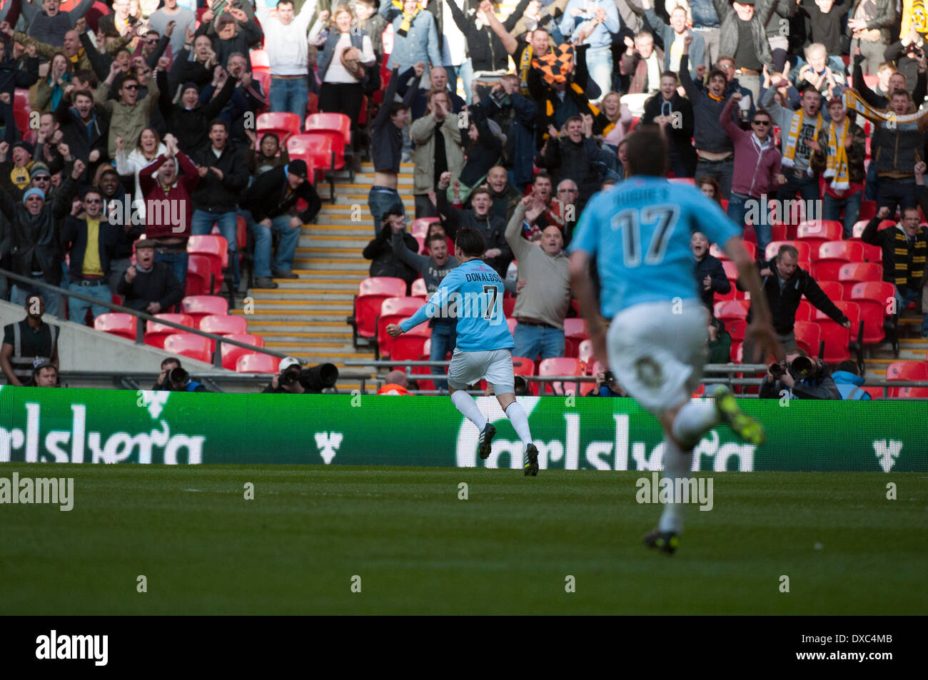 Wembley, Londra, Regno Unito. Il 23 marzo 2014. Donalds segnando il terzo obiettivo su 63 minuti forCambridge United FC sul modo per 4-0 oltre Gosport Borough FC dalla SKRILL Divisione meridionale al Wembley Stadium il 23 marzo 2014. Credito: Flashspix/Alamy Live News Foto Stock