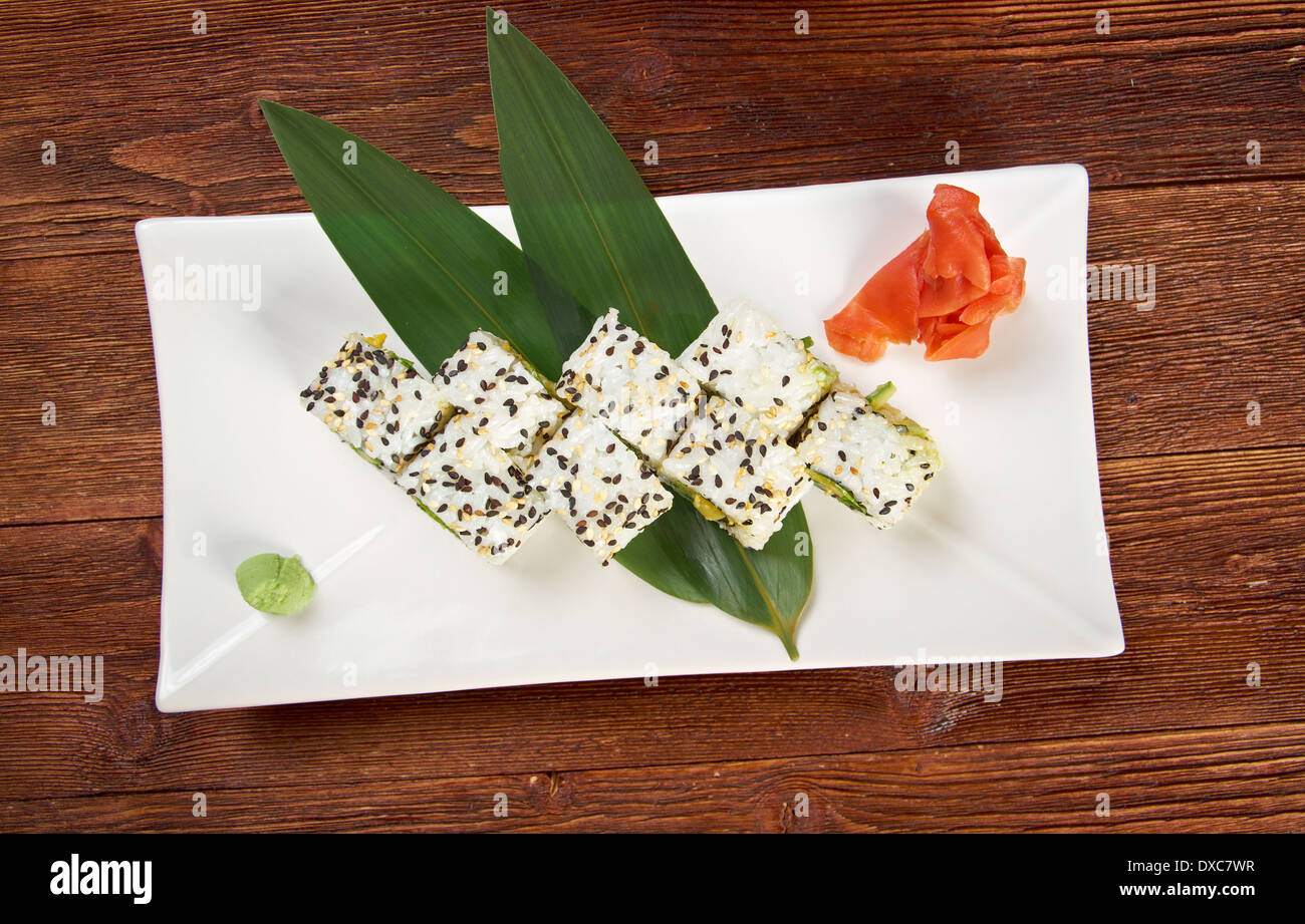 I sushi giapponesi La cucina tradizionale cibo giapponese.sushi con verdure Foto Stock