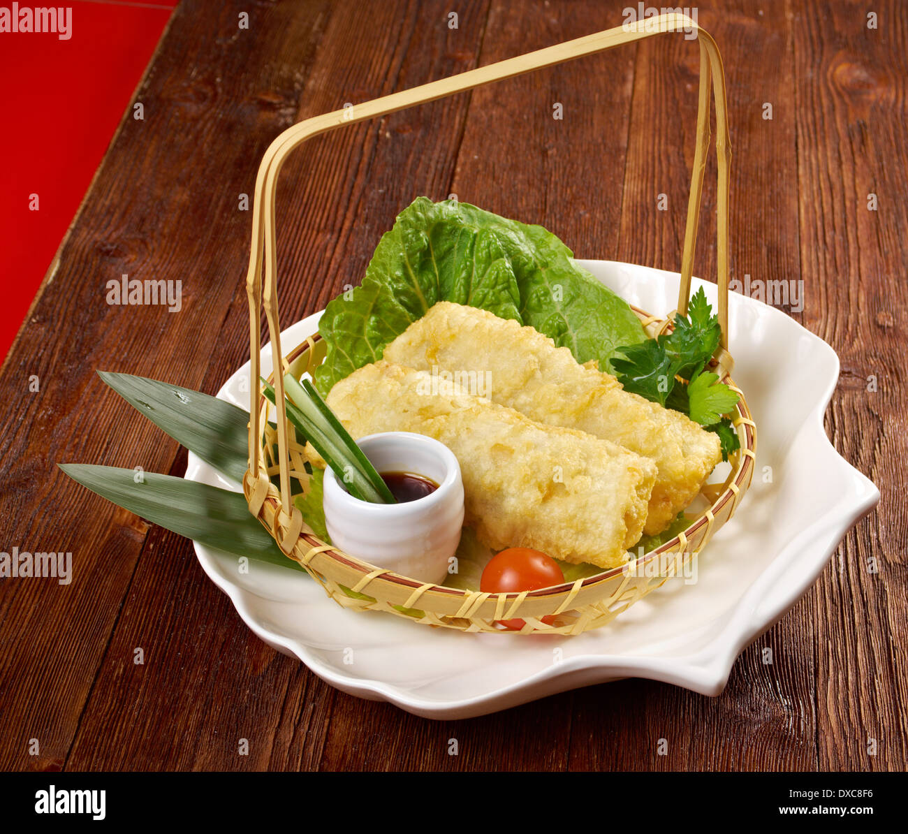 Stile cinese .Banh trang - tipicamente usato in vietnamita nem piatti. Foto Stock