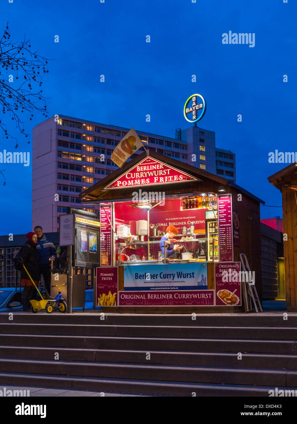 Il tedesco wurst street food stallo, salsiccia tradizionale venditore, Berlino, Germania, Europa Foto Stock