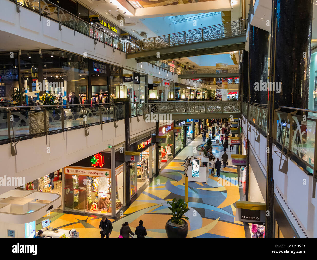 Il centro commerciale Alexa, shopping mall, il centro dello shopping di Berlino, Germania, Europa Foto Stock