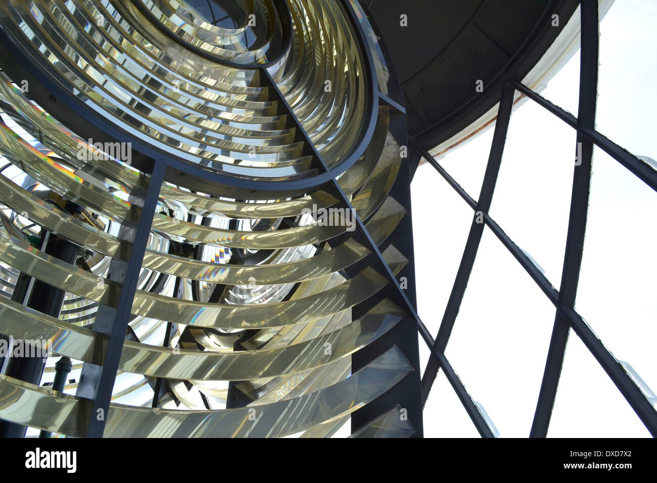 Lente di Fresnel sulla lampada presso la lucertola Lighthouse, Cornwall, Inghilterra. Foto Stock