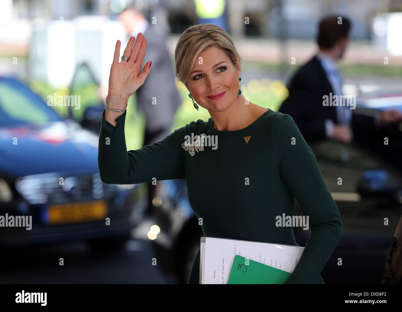 L'Aia, Paesi Bassi. 24 Mar, 2014. Regina olandese Maxima arriva al Forum mondiale dell'Aia, Paesi Bassi, 24 marzo 2014. I rappresentanti di 53 paesi per discutere i modi per proteggere contro gli attacchi terroristici al vertice sulla sicurezza nucleare il 24 e 25 marzo 2014. Foto: OLIVER BERG/DPA/Alamy Live News Foto Stock