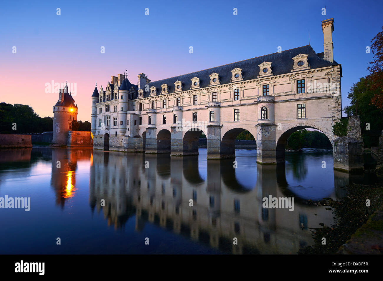 Chateau de Chenonceau progettato dall architetto francese Philibert de l' Orme 1555 da a span il fiume Char. Valle della Loira Chenonceau Foto Stock