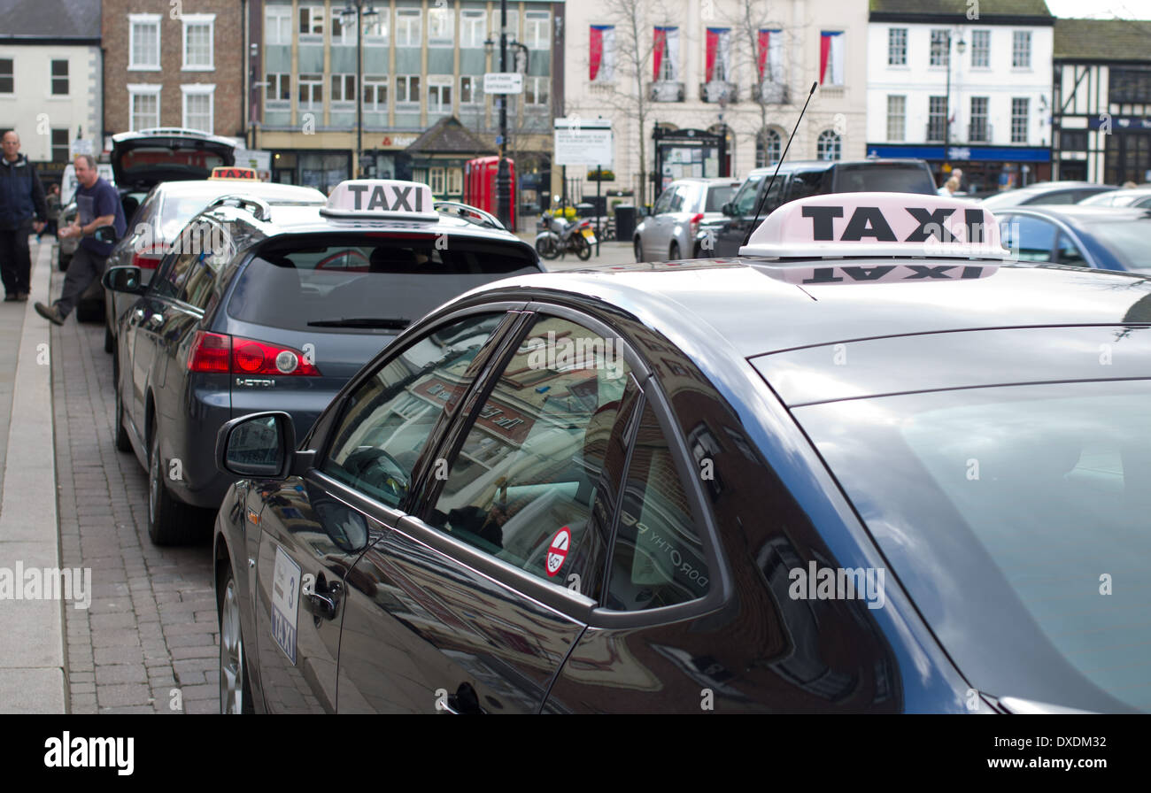Licenza noleggio privato della cabina con i taxi driver, Ripon North Yorkshire Regno Unito Foto Stock