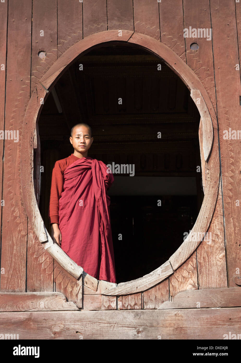 Myanmar Inle Lago Novice monaco al Monastero di Shwe Yan Pyay Foto Stock