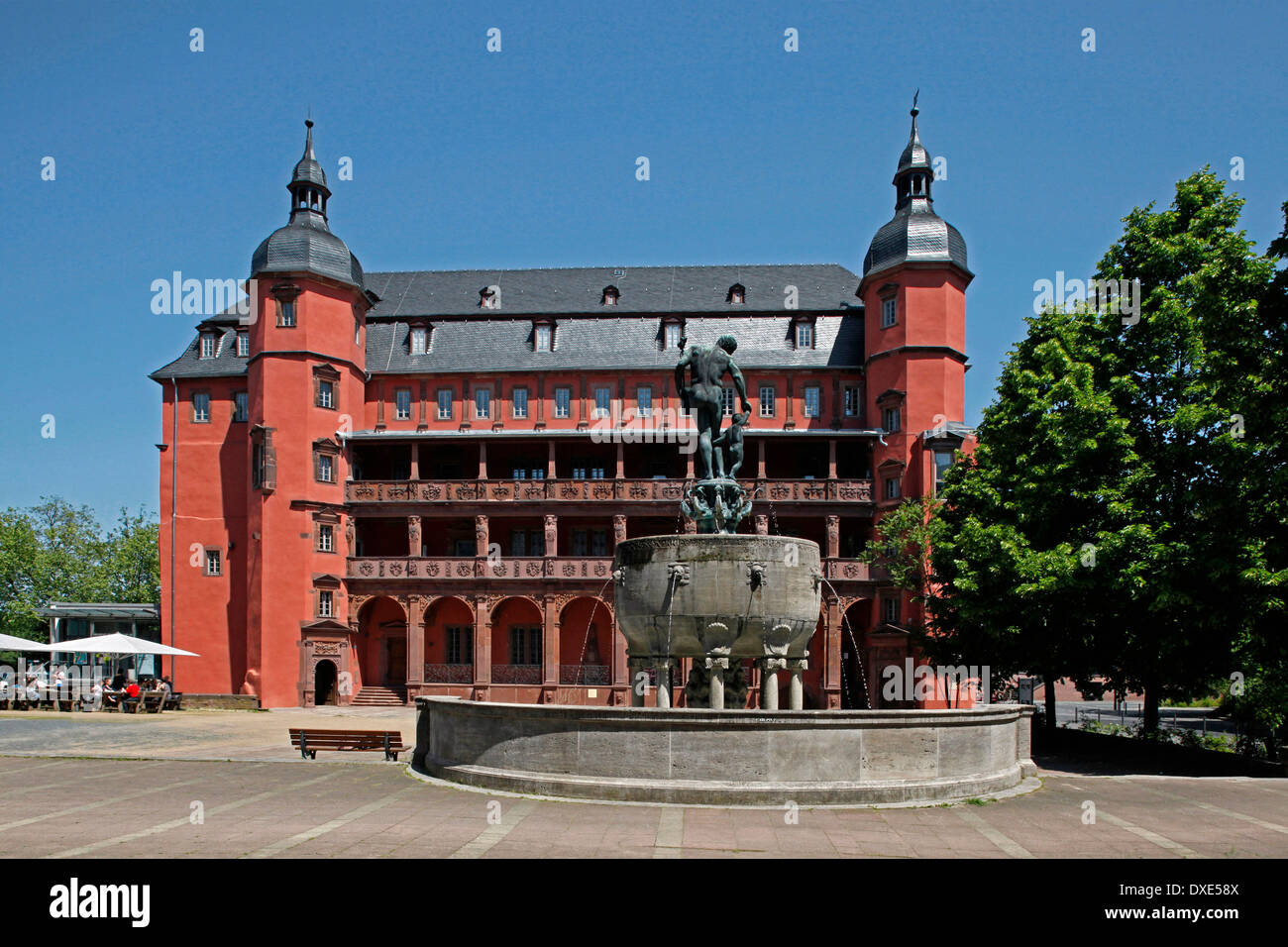 Isenburg Palace, Fontana, Schlossplatz Offenbach, Hesse, Germania Foto Stock