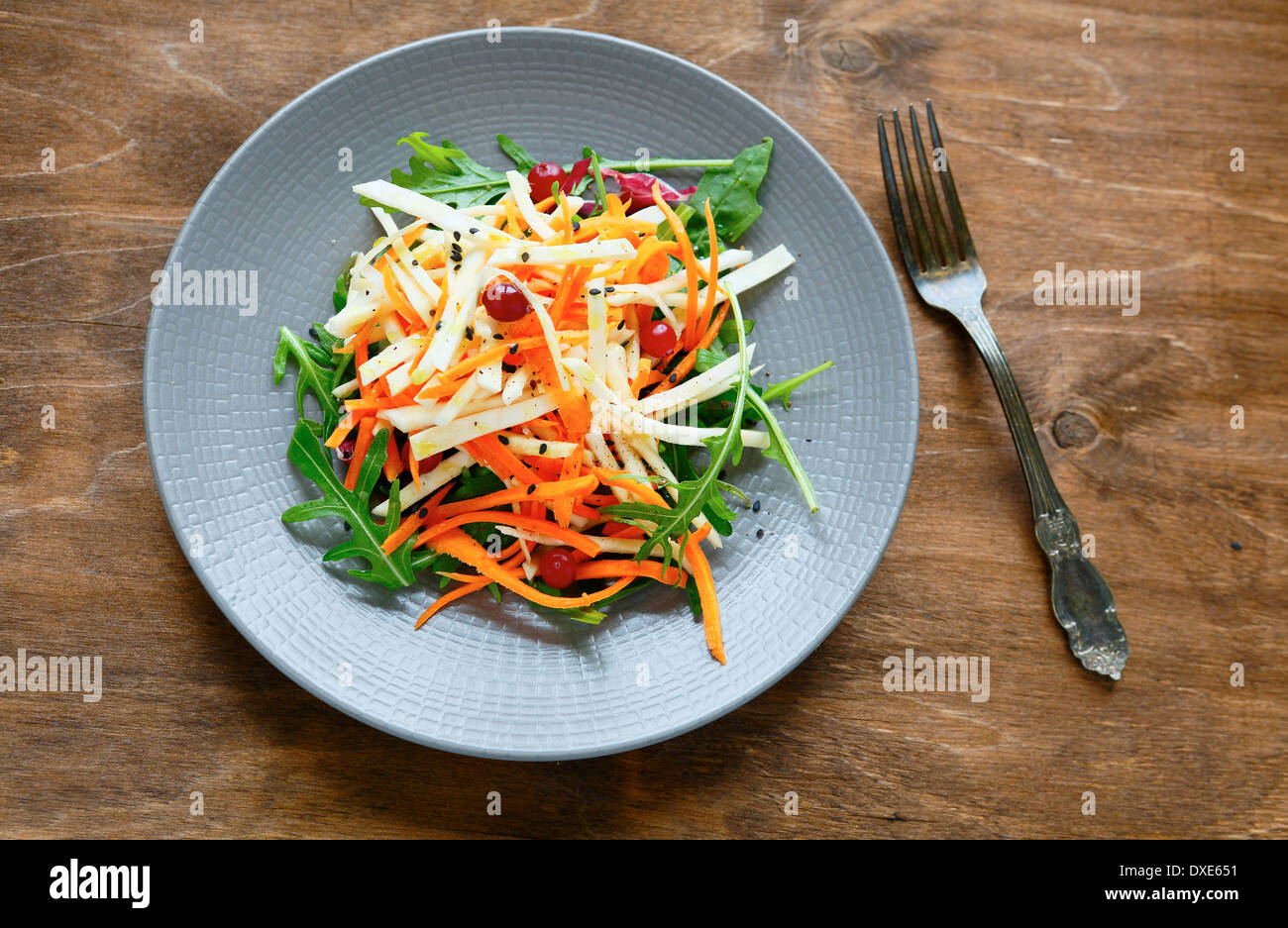 Carota - insalata di sedano con mirtilli rossi, cibo closeup Foto Stock