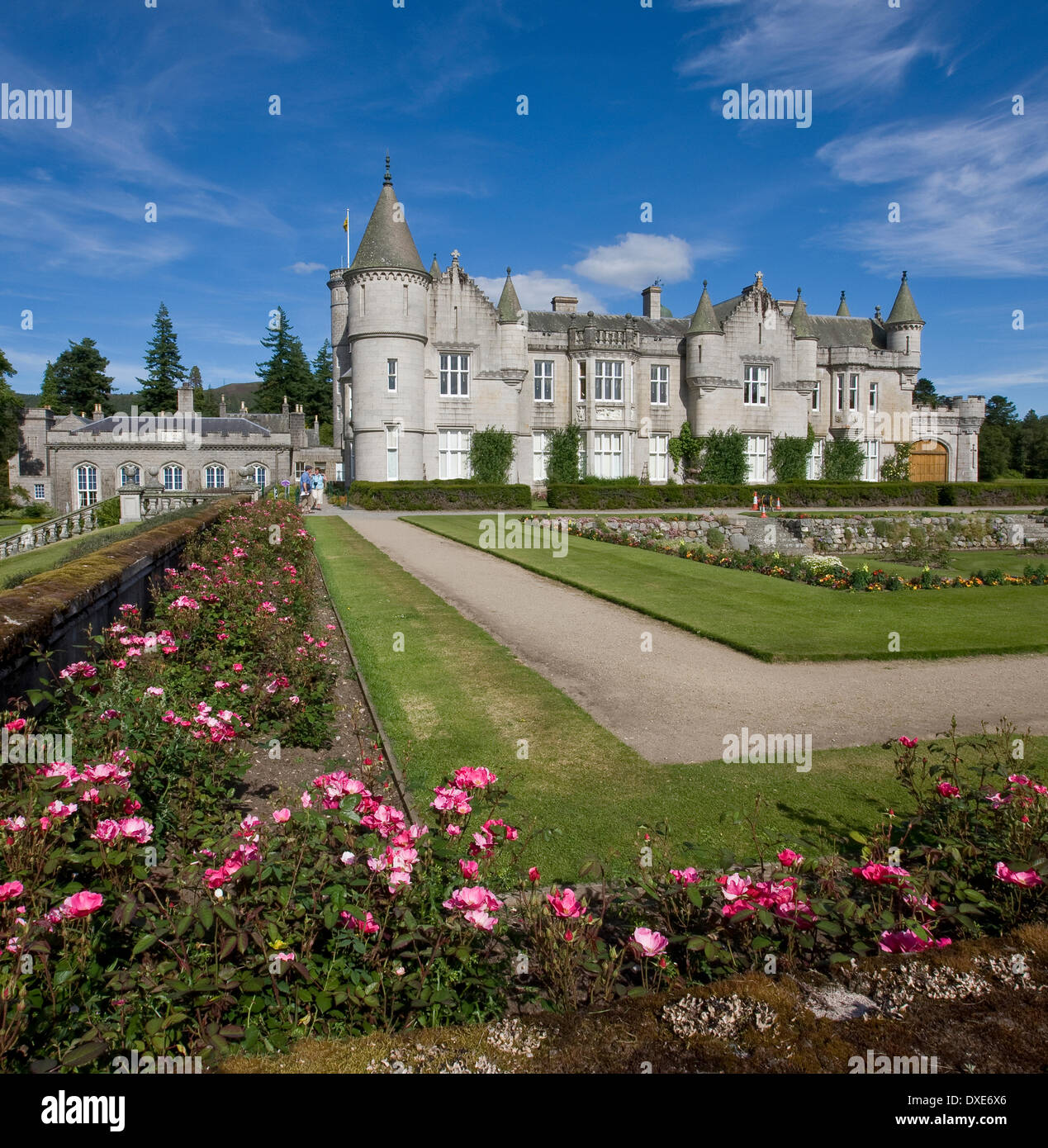 Il castello di Balmoral dalle mura del giardino delle rose.Queens residence,Royal Deeside,Aberdeenshire. Foto Stock