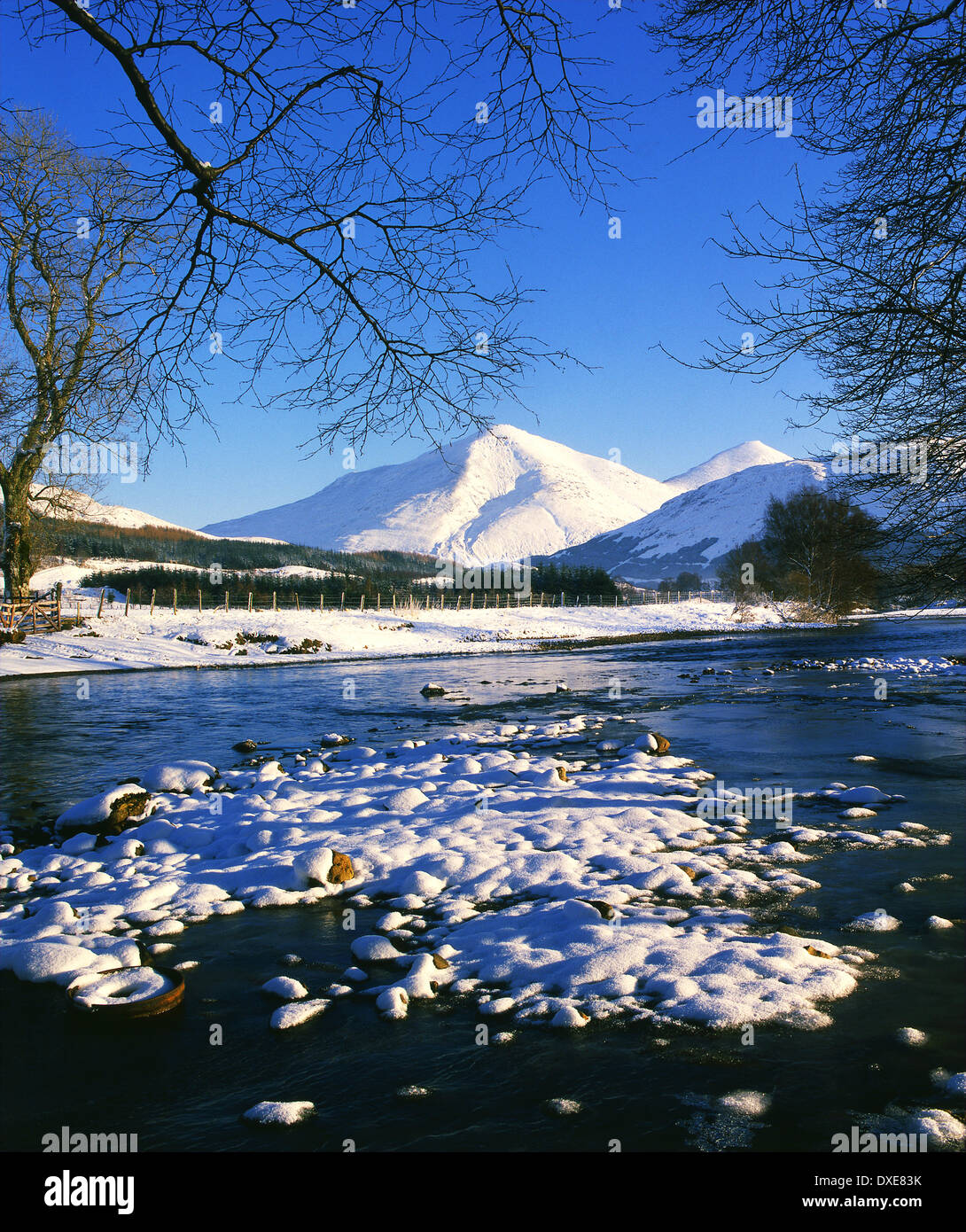 Scena invernale verso ben più da Strath Fillan. Foto Stock