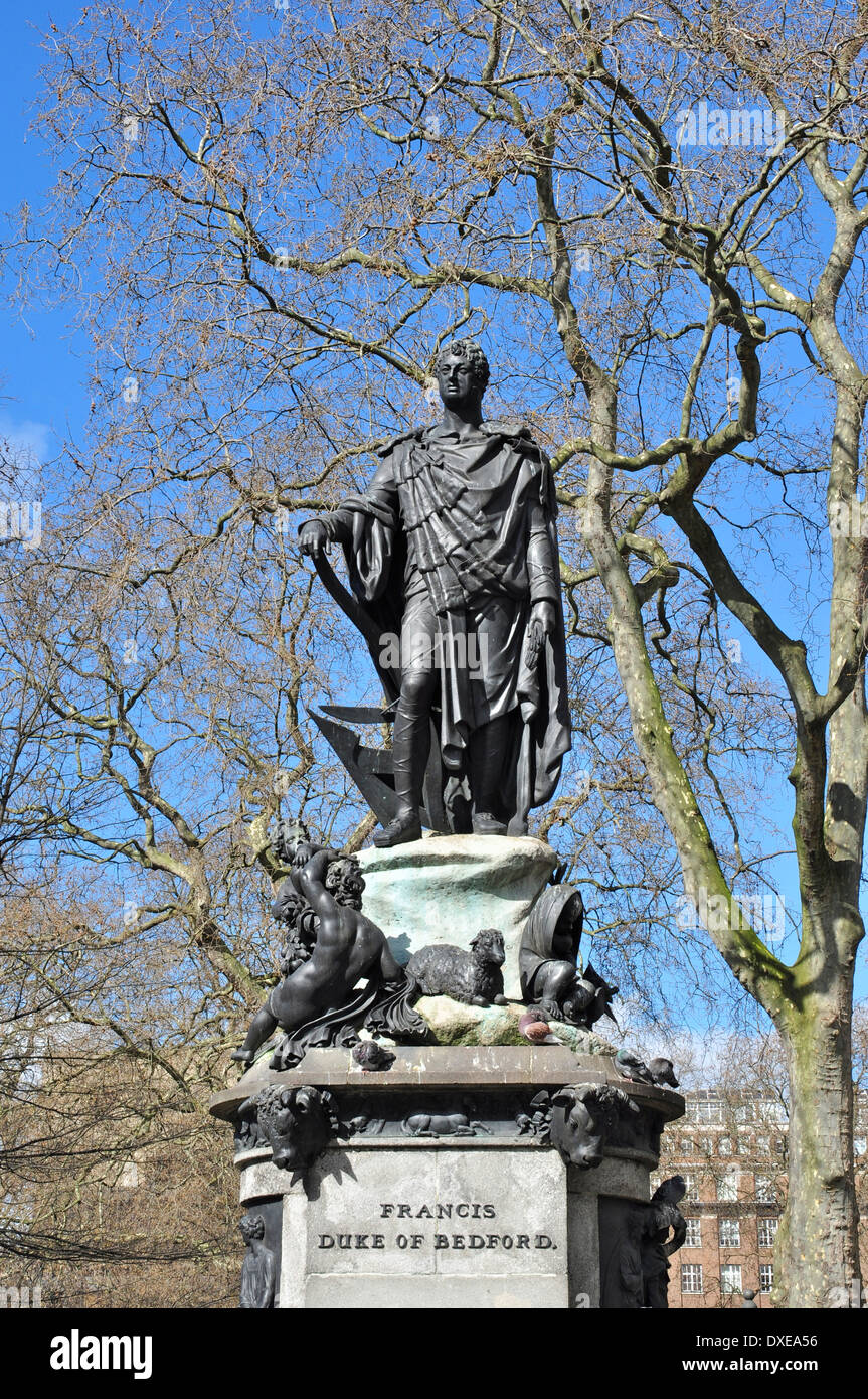 Francesco Russell, il quinto Duca di Bedford. Statua di Richard Westmacott in Russell Square, London, England, Regno Unito Foto Stock