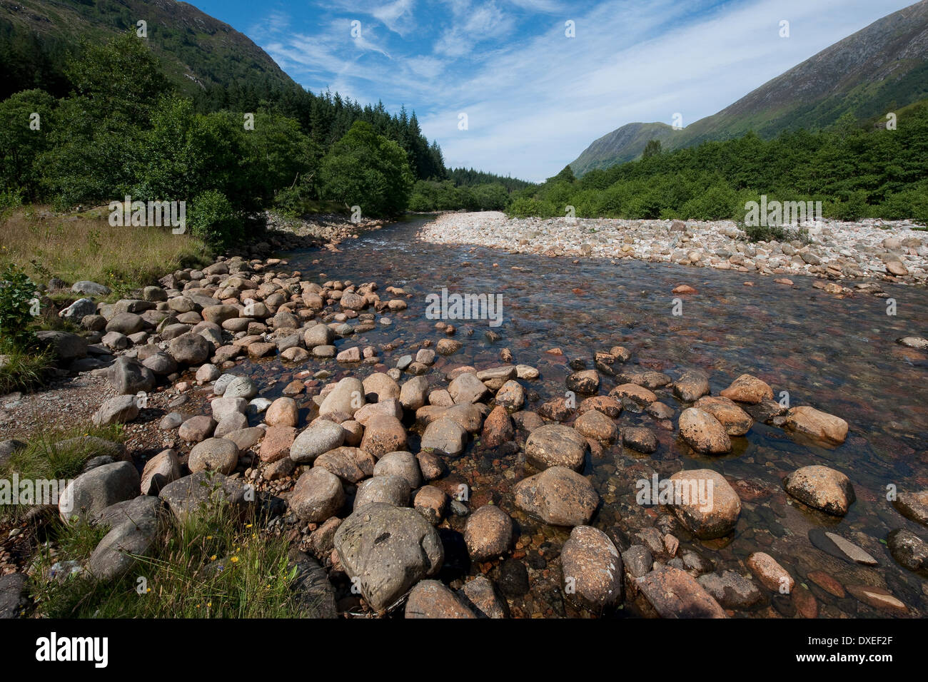 Boulder fiume rivestito di nevis in Glen Nevis,da Fort William,lochaber,west-highlands. Foto Stock