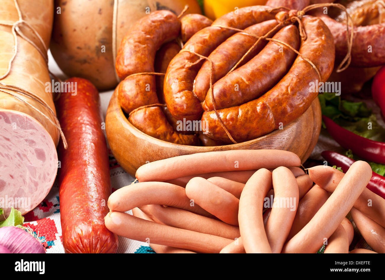 Varietà di prodotti di salsiccia. Close-up shot. Foto Stock