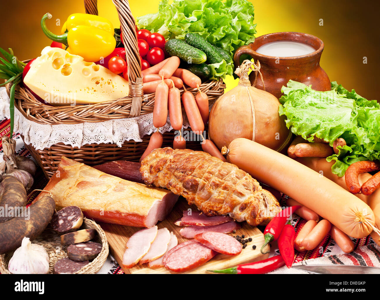 Varietà di prodotti di salsiccia. Close-up shot. Foto Stock