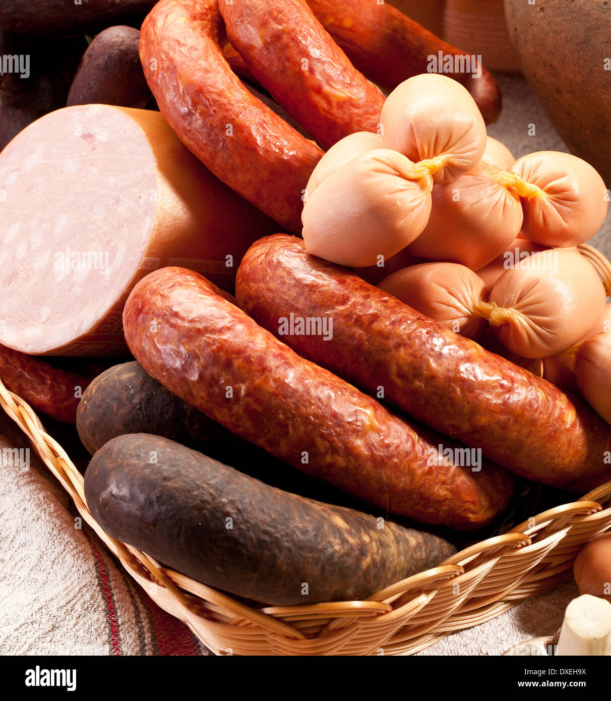 Varietà di prodotti di salsiccia. Close-up shot. Foto Stock