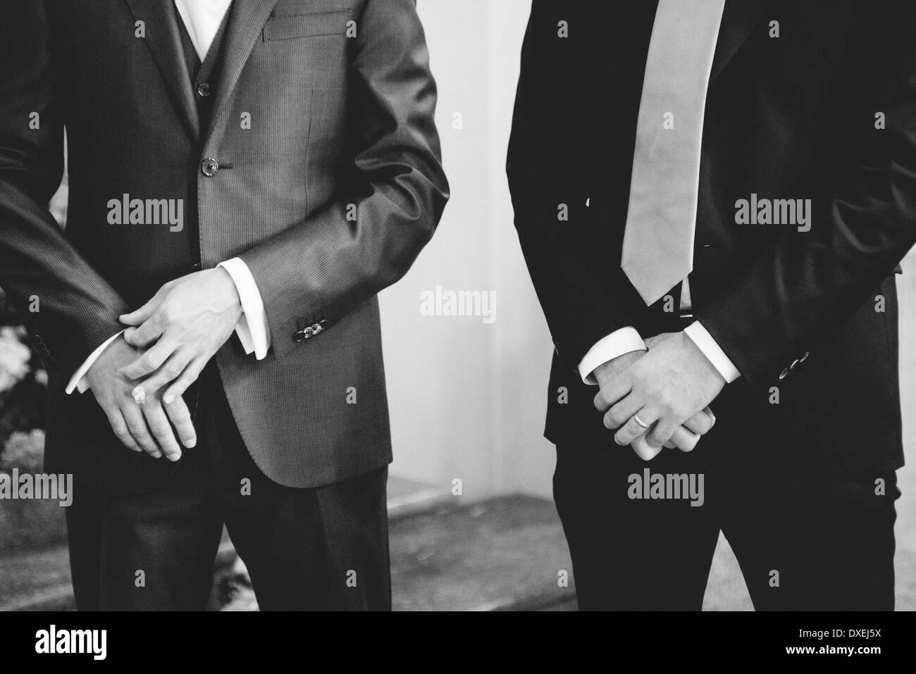 Due uomini vestiti eleganti Foto stock - Alamy