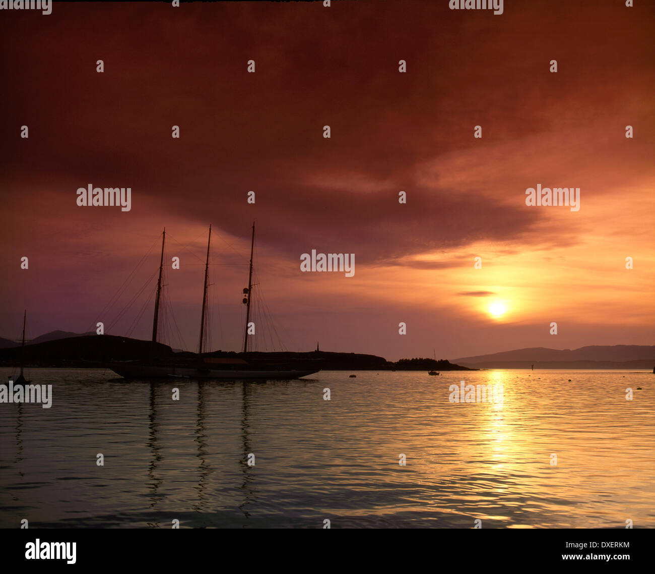 Tall Ship tramonto nella Baia di Oban argyll, Foto Stock