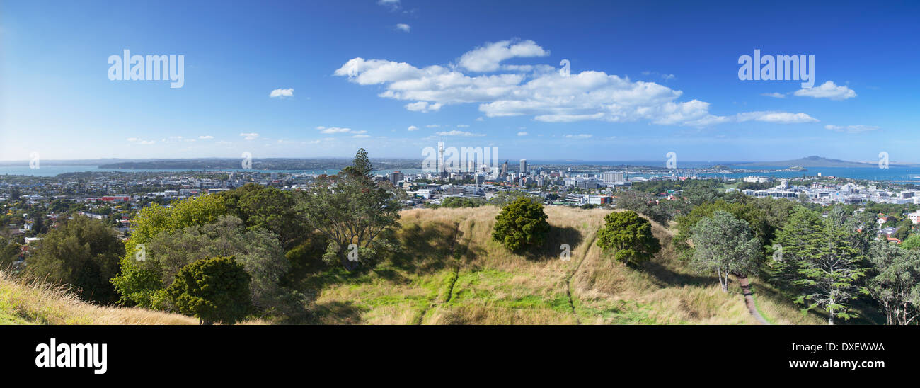 Vista di Auckland dal monte Eden, Auckland, Isola del nord, Nuova Zelanda Foto Stock