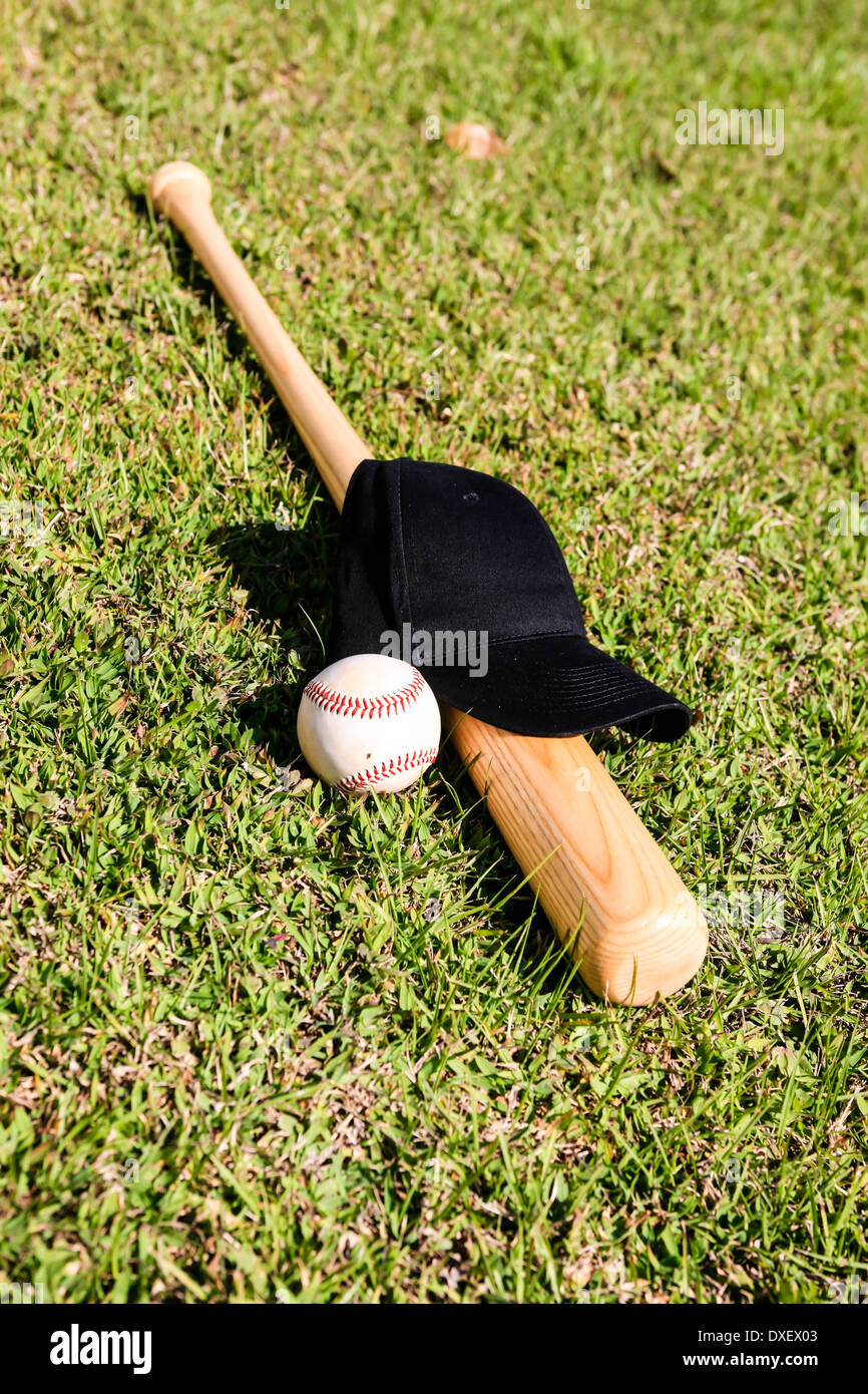 Concetto foto di una mazza da baseball palla e black hat Foto Stock