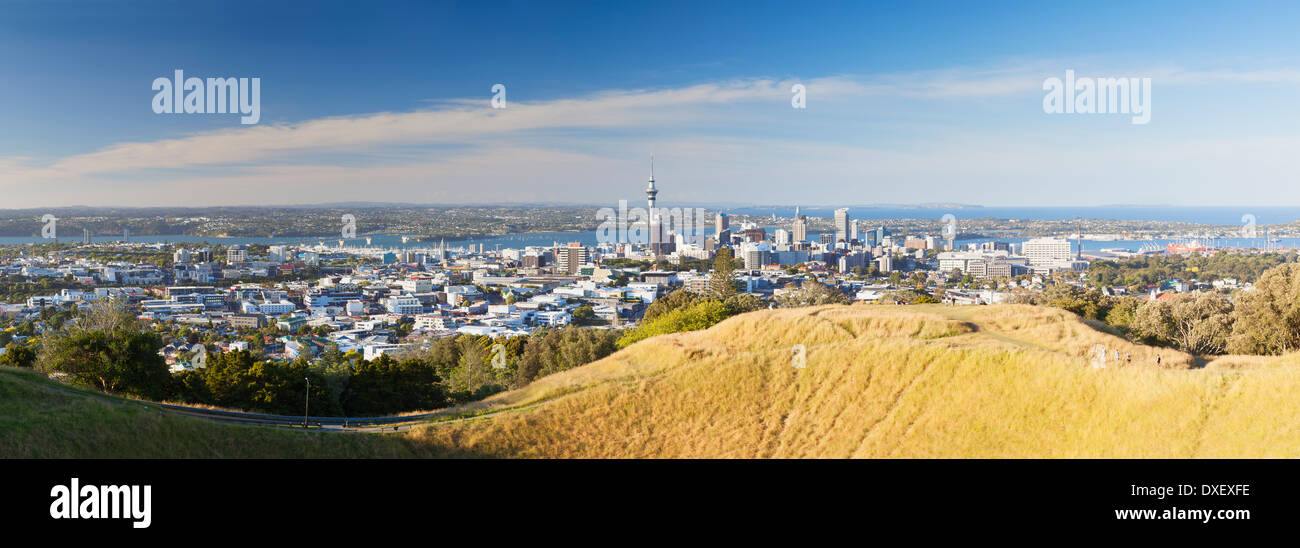 Vista di Auckland dal monte Eden, Auckland, Isola del nord, Nuova Zelanda Foto Stock