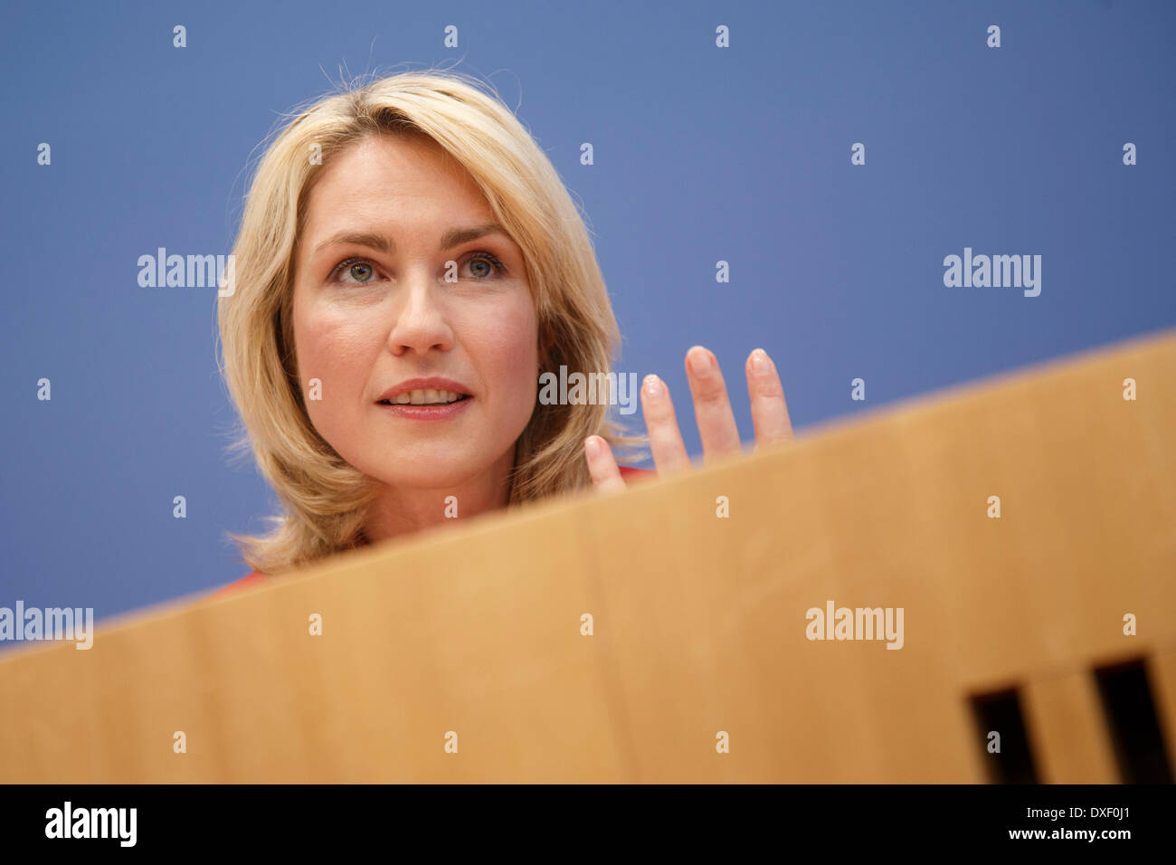 Berlino, Germania. Marzo 25th, 2014. Heiko Maas, Ministro federale della giustizia e dei consumatori, protectionand e Manuela Schwesig, Cancelliere federale per la famiglia, gli anziani, le donne e i giovani, per le "linee guida per la procedura legislativa per la pari partecipazione di uomini e donne in posizioni di leadership nel settore privato e nel servizio civile a livello federale conferenza stampa a Berlino. Immagine: Manuela Schwesig, Ministro tedesco per la famiglia, gli anziani, le donne e i giovani. Credito: Reynaldo Chaib Paganelli/Alamy Live News Foto Stock