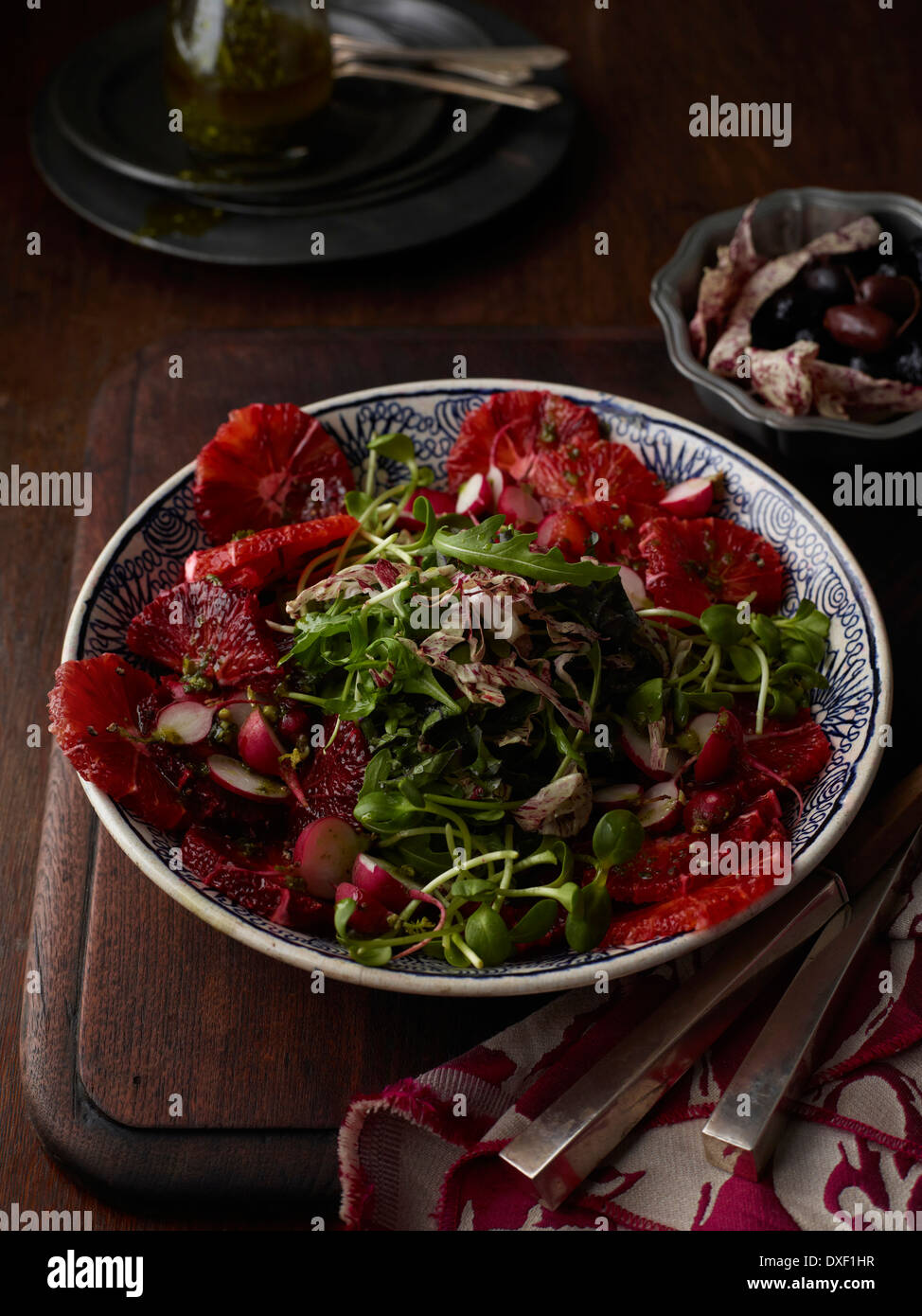 Arancio sanguigno e insalata di rucola, Studio Shot Foto Stock