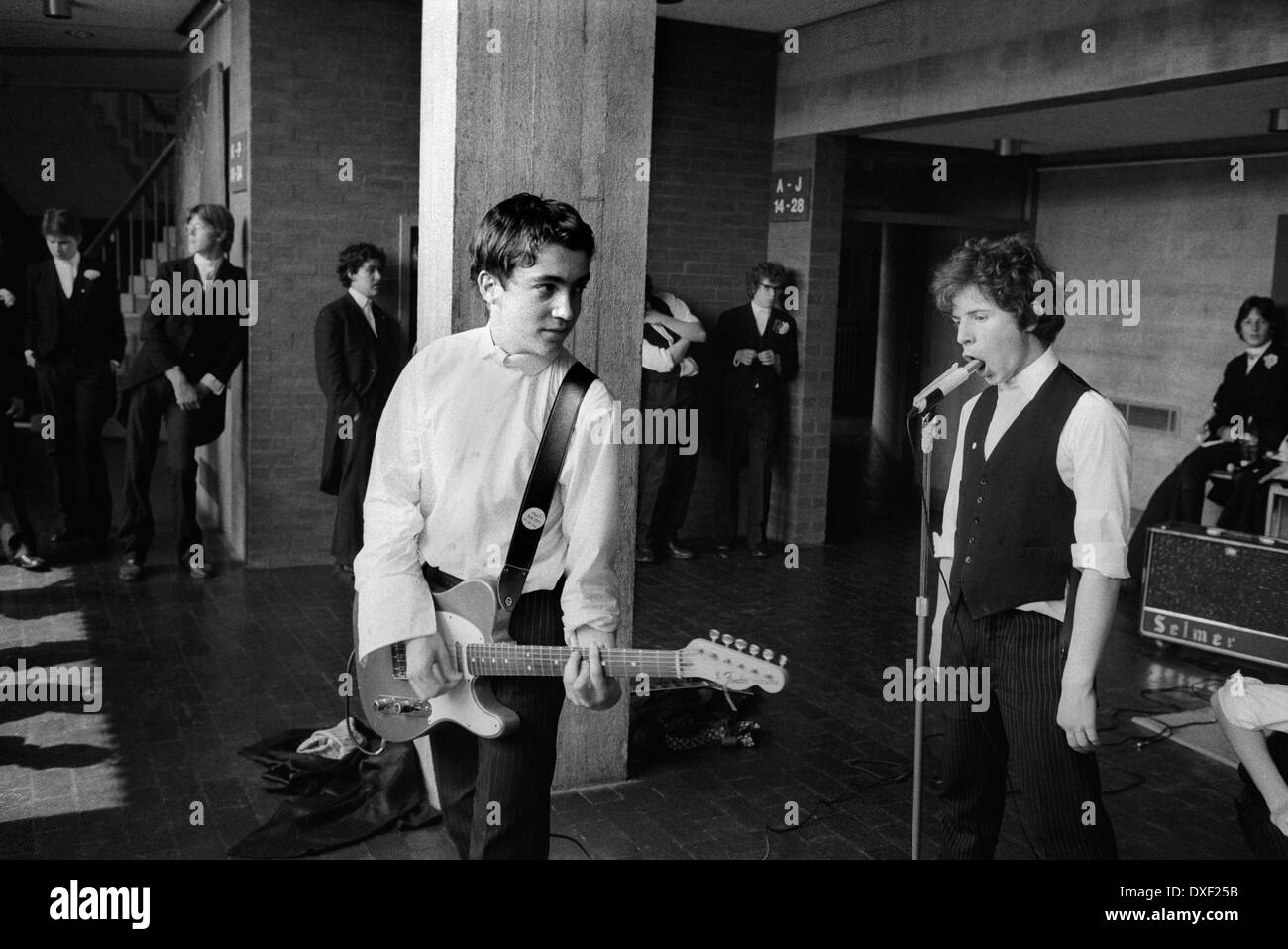 Scuola privata Regno Unito. Gruppo rock studentesco all'Eton College Parents Day 4 giugno 1978. Gli studenti adolescenti si esibiscono nella rock band della scuola di Eton. Eton, Windsor, Berkshire UK 1970s HOMER SYKES Foto Stock