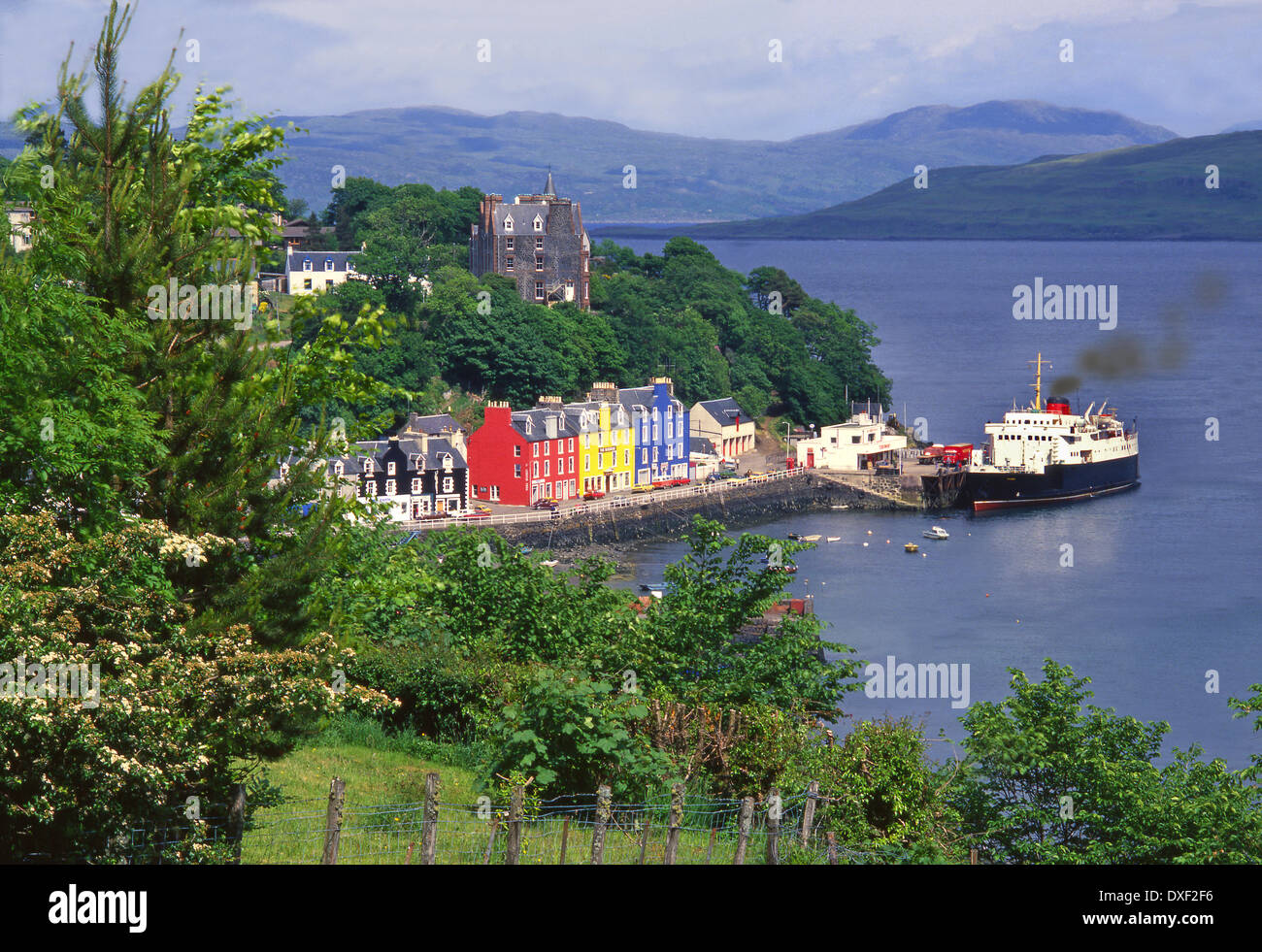 Immagine di archivio del M.V.Columba a Tobermory pier, Isle of Mull, Argyll. Foto Stock