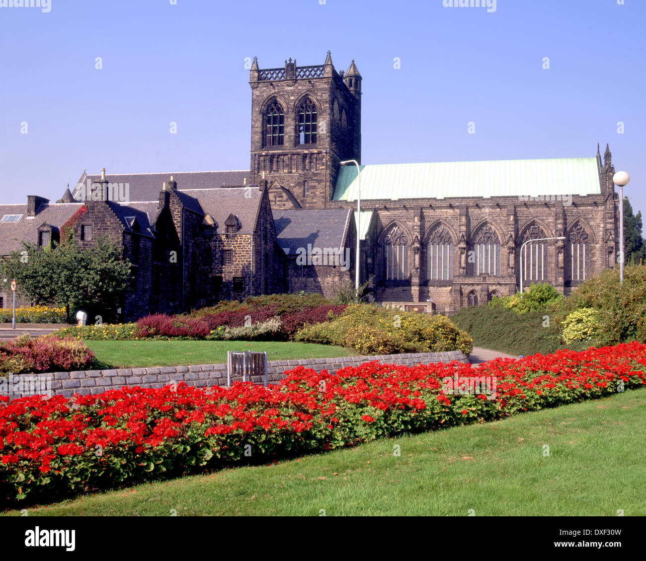 Abbazia di Paisley da aiuole di fiori paisley renfrewshire Foto Stock
