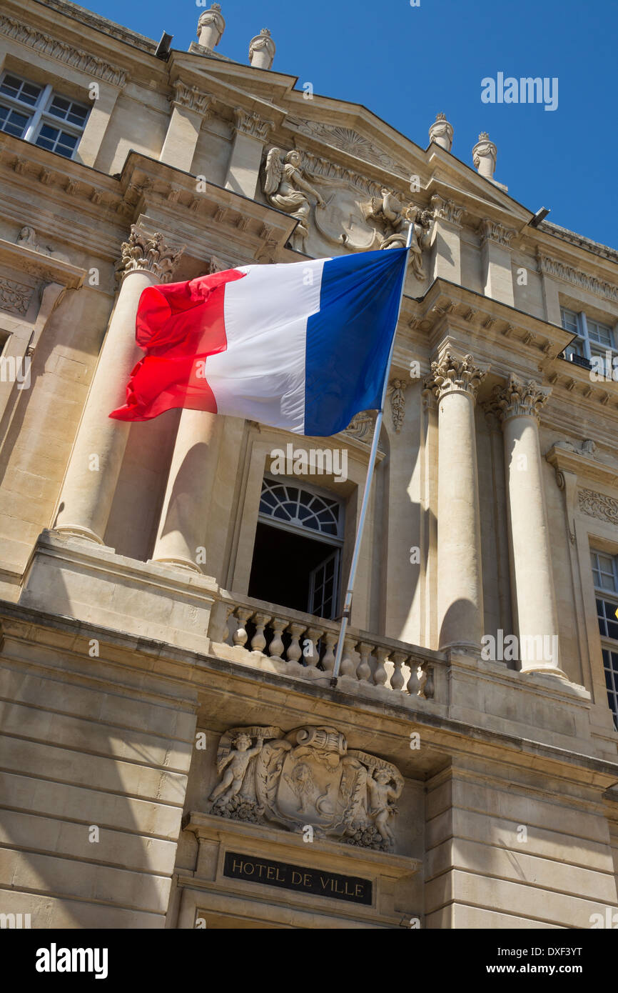 L' Hotel de Ville (municipio) nella città di Arles in Provenza regione del sud della Francia. Foto Stock