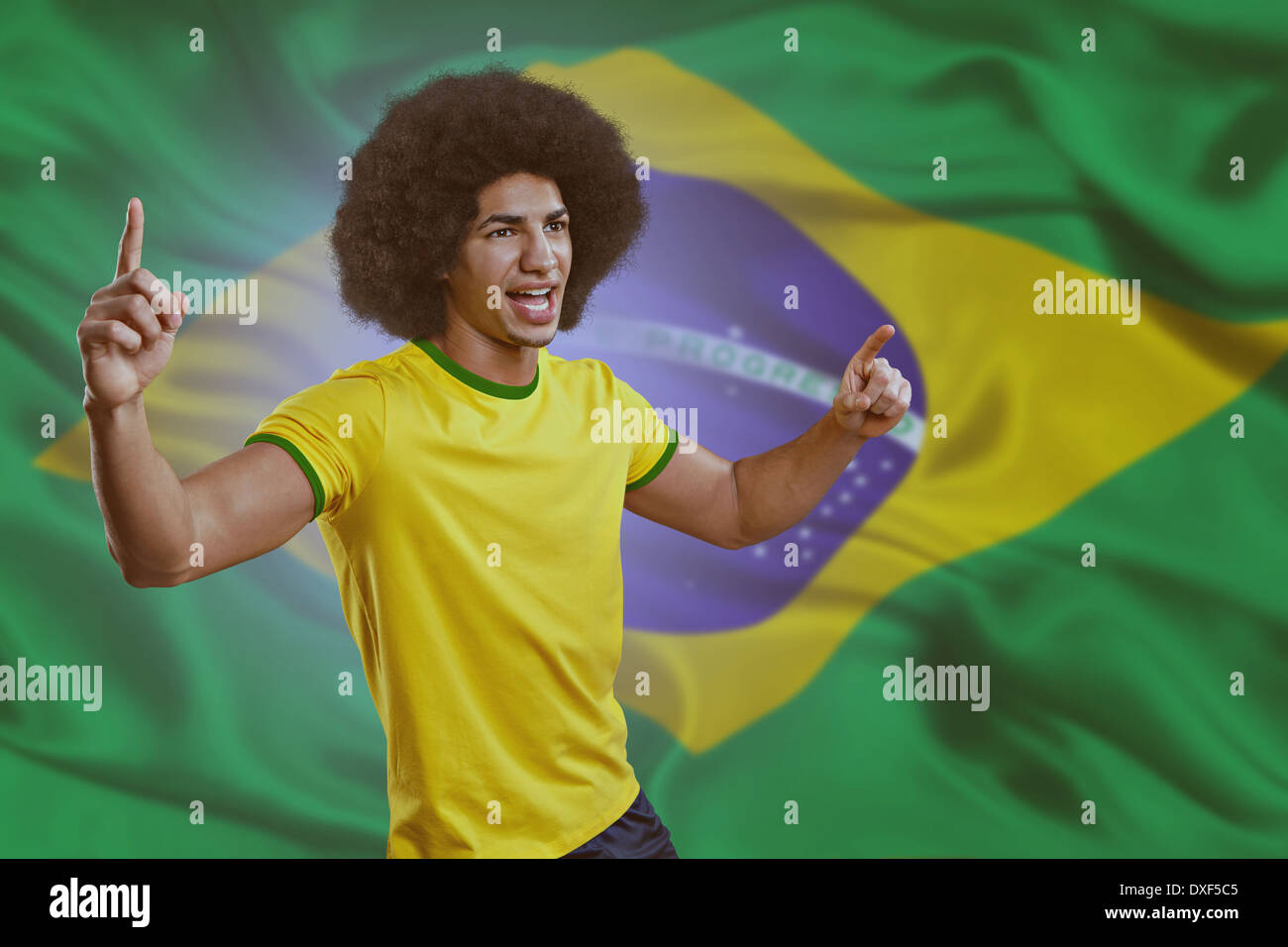 Il calcio o il giocatore di calcio sul campo al campionato del mondo in Brasile Foto Stock