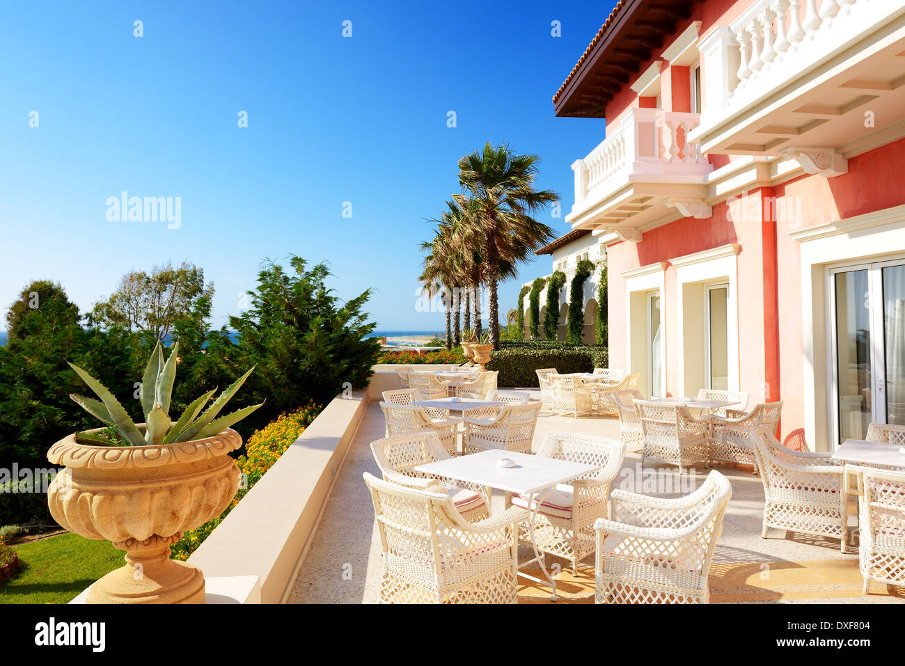 La costruzione di hotel di lusso in stile greco tradizionale, Peloponnes, Grecia Foto Stock