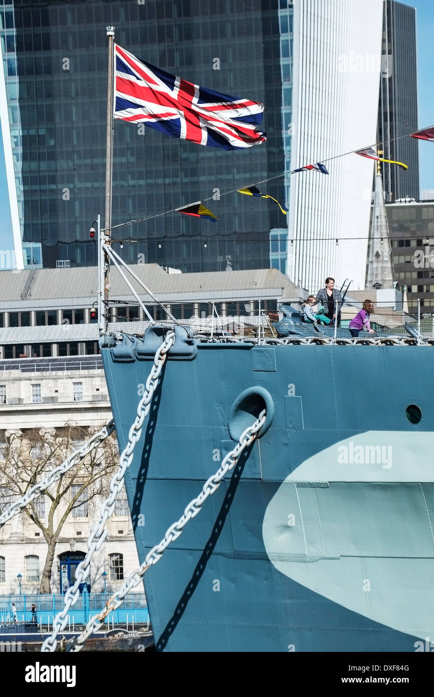 HMS Belfast ormeggiato nel fiume Tamigi. Foto Stock