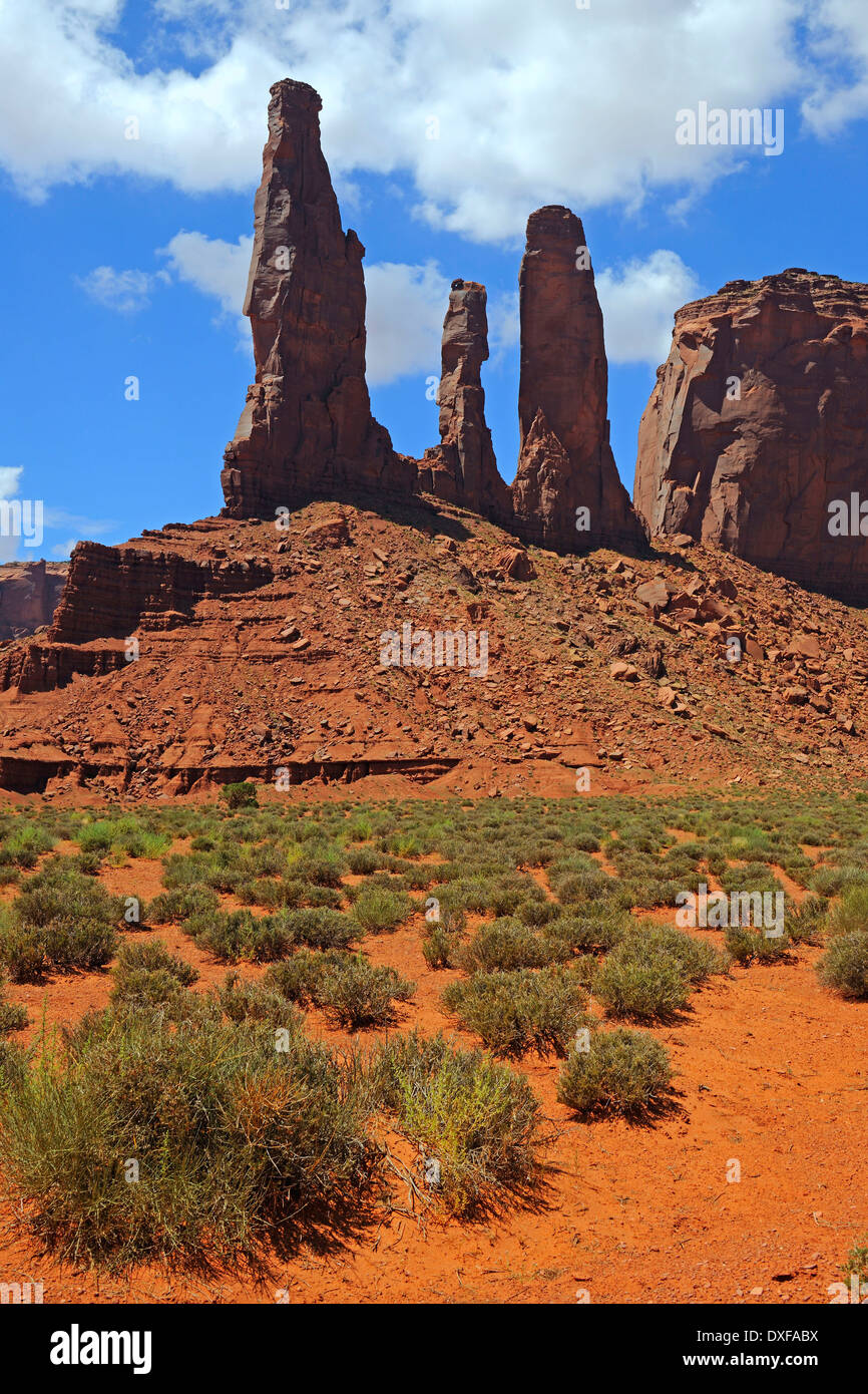 Le tre sorelle, formazione di roccia, Monument Valley, Arizona, Stati Uniti d'America Foto Stock