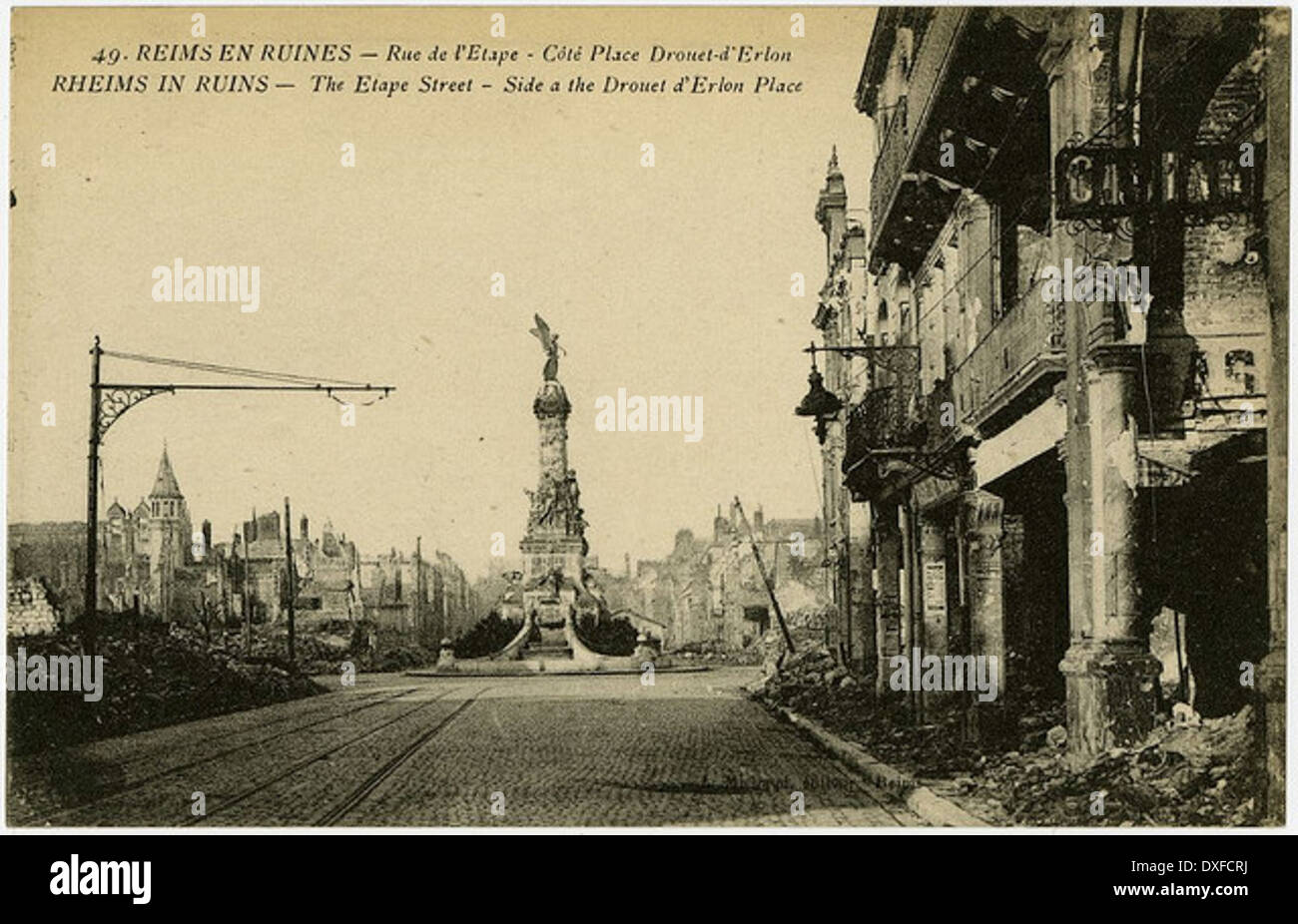 Reims in rovine - L'etape Street - Lato a la Drouet d'Erlon posto Foto Stock