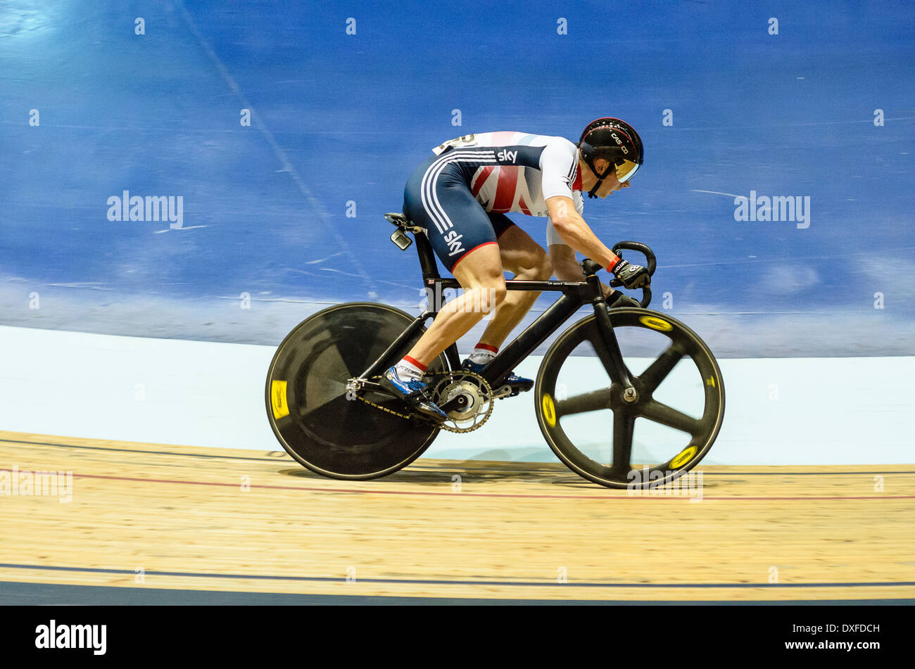 Olympic Championr Jason Kenny racing in Rivoluzione serie incontriamo al Manchester Velodrome o Nazionale Centro di ciclismo Foto Stock