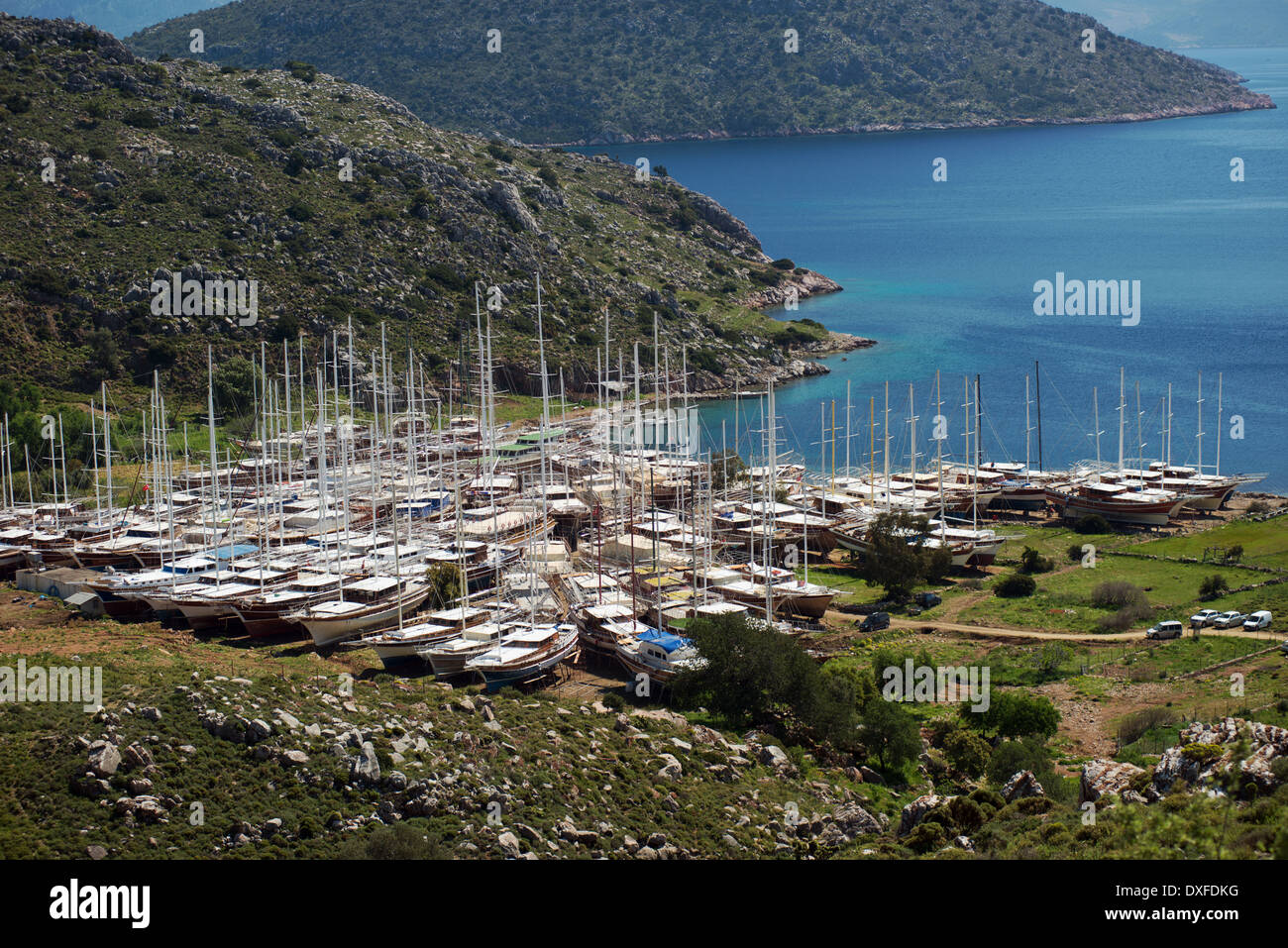 Vista panoramica di Tavşanbükü dove legno caicco turco barca Cantiere Bozburun Marmaris Turchia Foto Stock