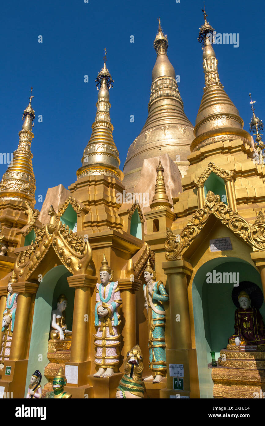 La Shwedagon pagoda complessa, ufficialmente intitolato Shwedagon Zedi Daw. Nella città di Yangon in Myanmar (Birmania). Foto Stock