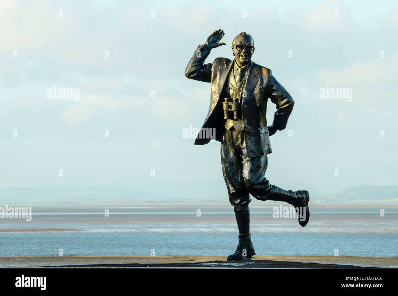 Eric Morecambe statua di Graham Ibbeson sulla Promenade di Blackpool Lancashire Foto Stock